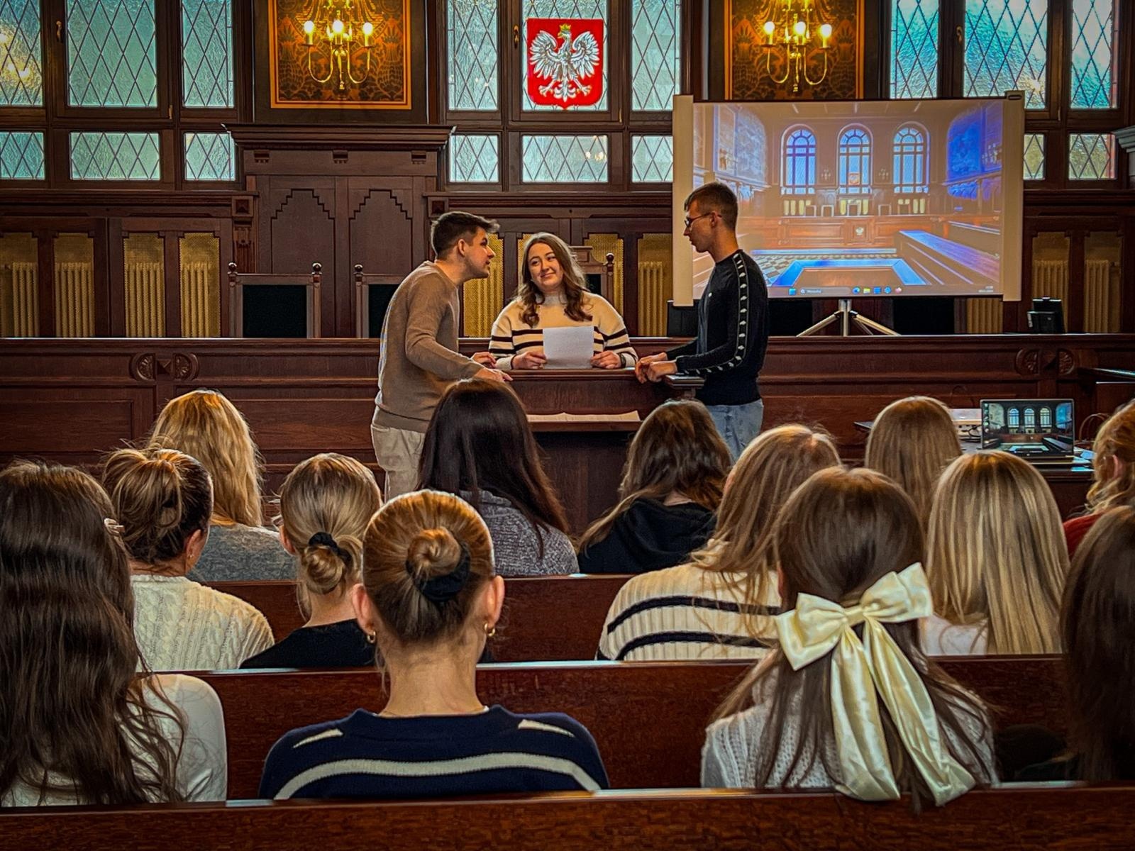 Zdjęcie w galerii na portalu naszraciborz.pl: Studenci pielęgniarstwa zgłębiają prawo medyczne w raciborskim sądzie. Zajęcia w praktyce wymiaru sprawiedliwości wiadomości z regionu