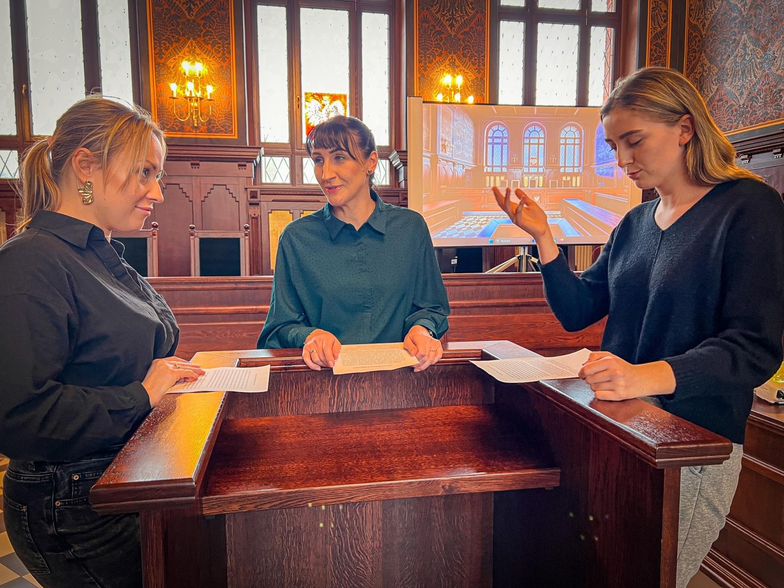 Zdjęcie w galerii na portalu naszraciborz.pl: Studenci pielęgniarstwa zgłębiają prawo medyczne w raciborskim sądzie. Zajęcia w praktyce wymiaru sprawiedliwości wiadomości z regionu