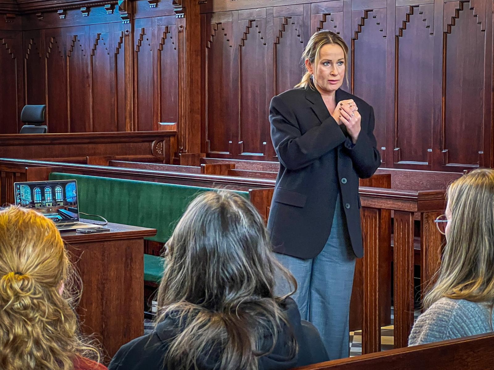 Zdjęcie w galerii na portalu naszraciborz.pl: Studenci pielęgniarstwa zgłębiają prawo medyczne w raciborskim sądzie. Zajęcia w praktyce wymiaru sprawiedliwości wiadomości z regionu