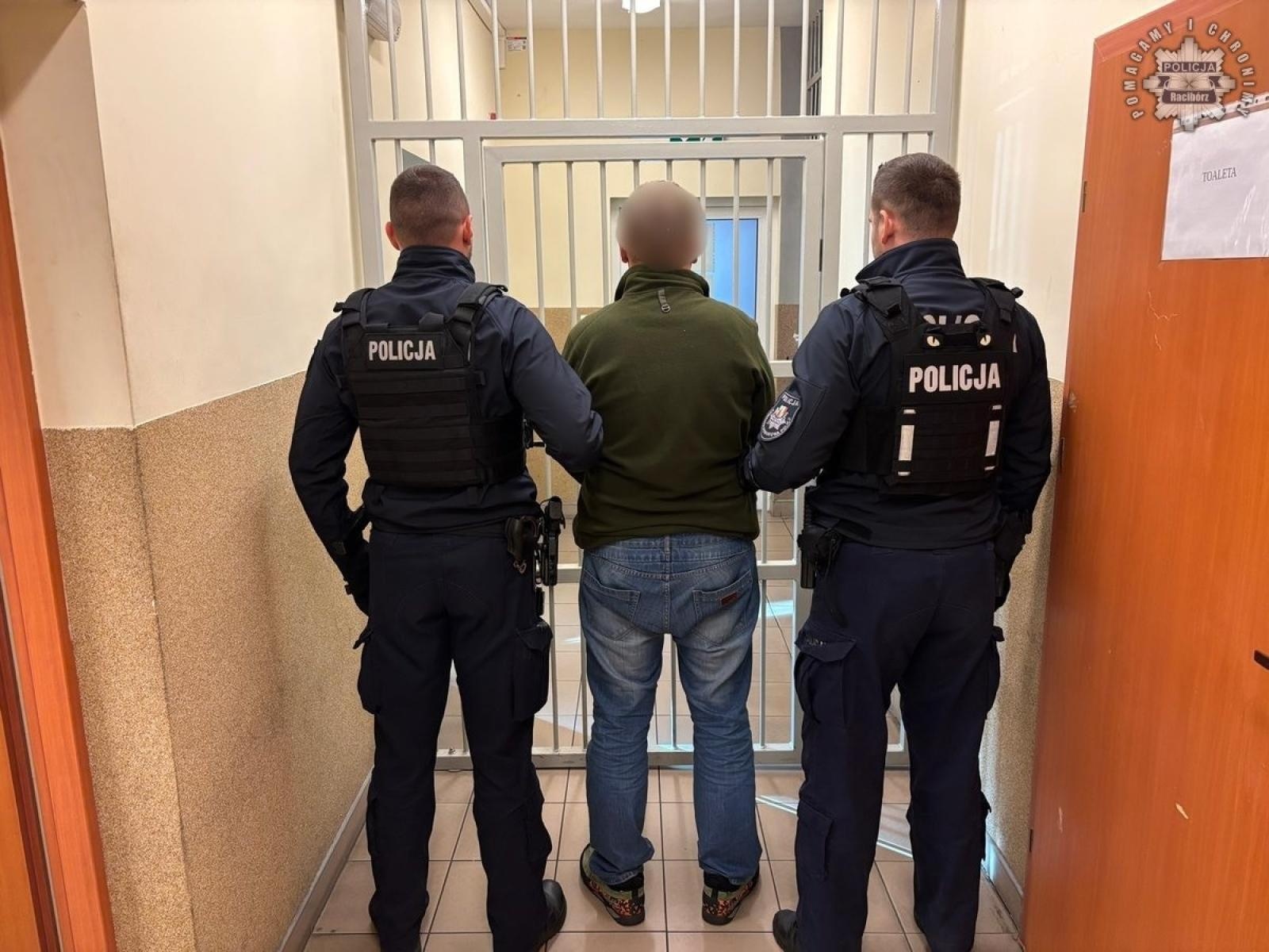 Zdjęcie w galerii na portalu naszraciborz.pl: 45-latek groził wysadzeniem kamienicy w Raciborzu. W jego mieszkaniu zabezpieczono środki chemiczne wiadomości z regionu