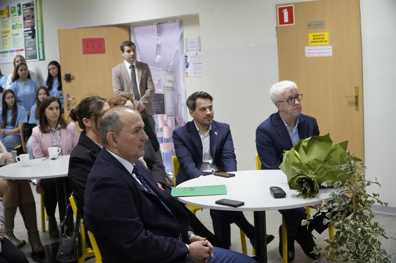 Zdjęcie w galerii na portalu naszraciborz.pl: Otwarcie Zielonej Pracowni w SP 1. Zielona wyspa Ostróg wiadomości z regionu