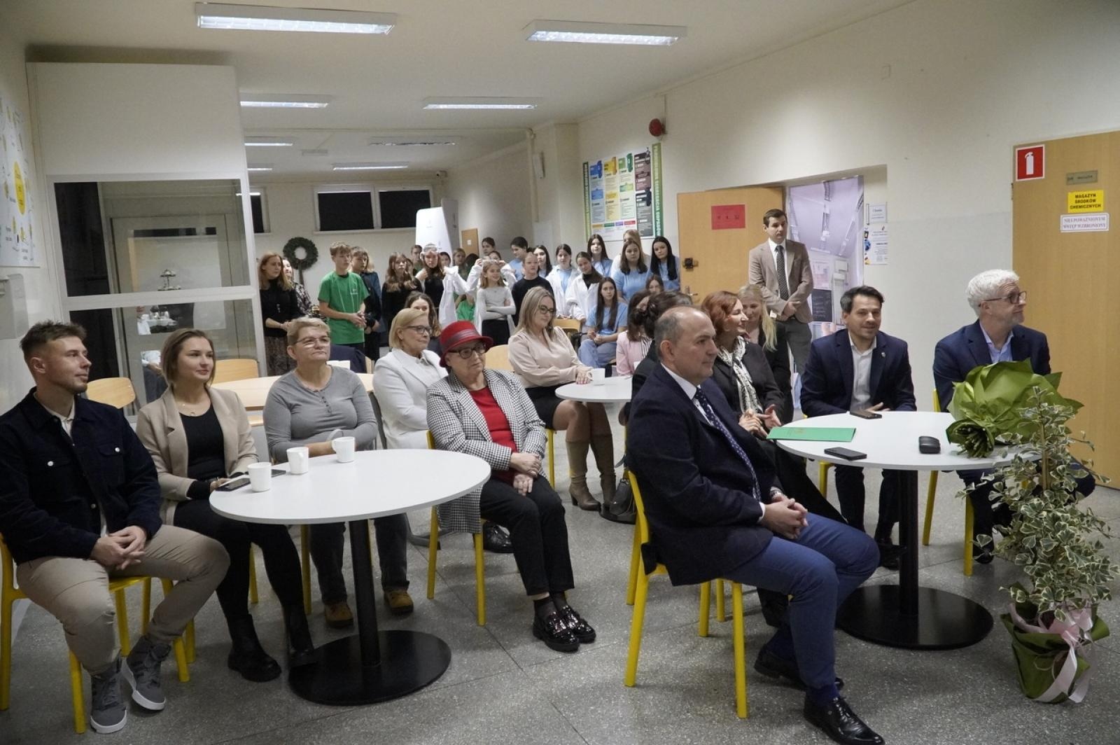 Zdjęcie w galerii na portalu naszraciborz.pl: Otwarcie Zielonej Pracowni w SP 1. Zielona wyspa Ostróg wiadomości z regionu