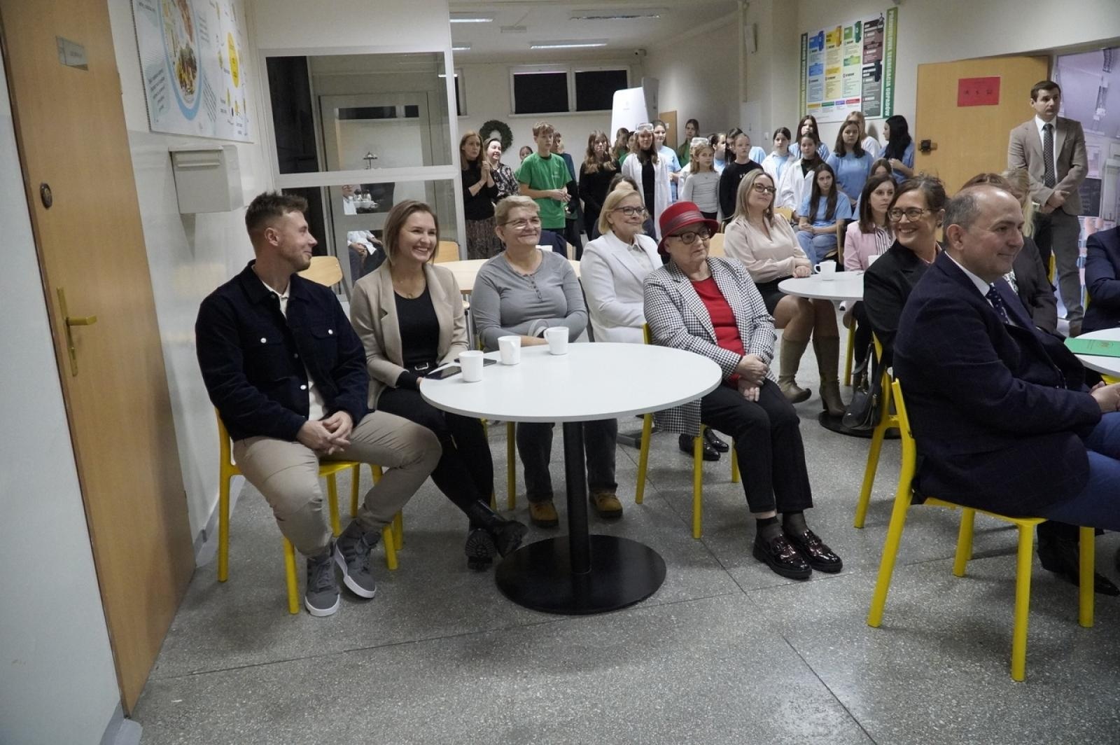 Zdjęcie w galerii na portalu naszraciborz.pl: Otwarcie Zielonej Pracowni w SP 1. Zielona wyspa Ostróg wiadomości z regionu