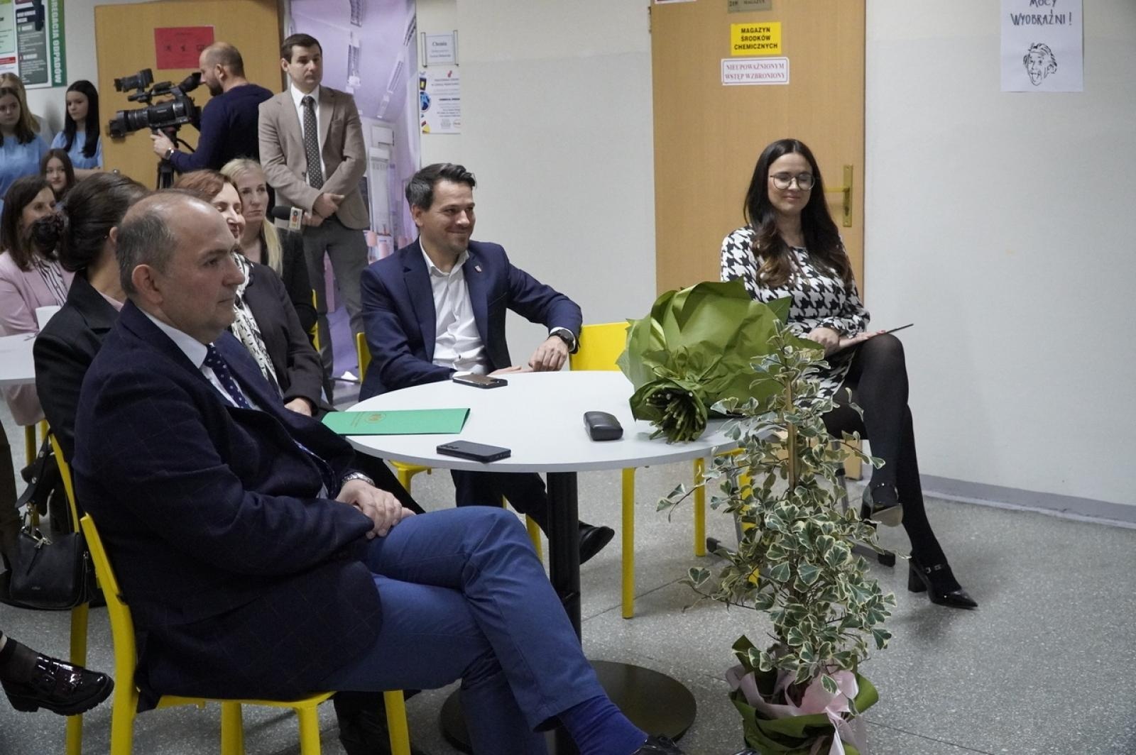 Zdjęcie w galerii na portalu naszraciborz.pl: Otwarcie Zielonej Pracowni w SP 1. Zielona wyspa Ostróg wiadomości z regionu