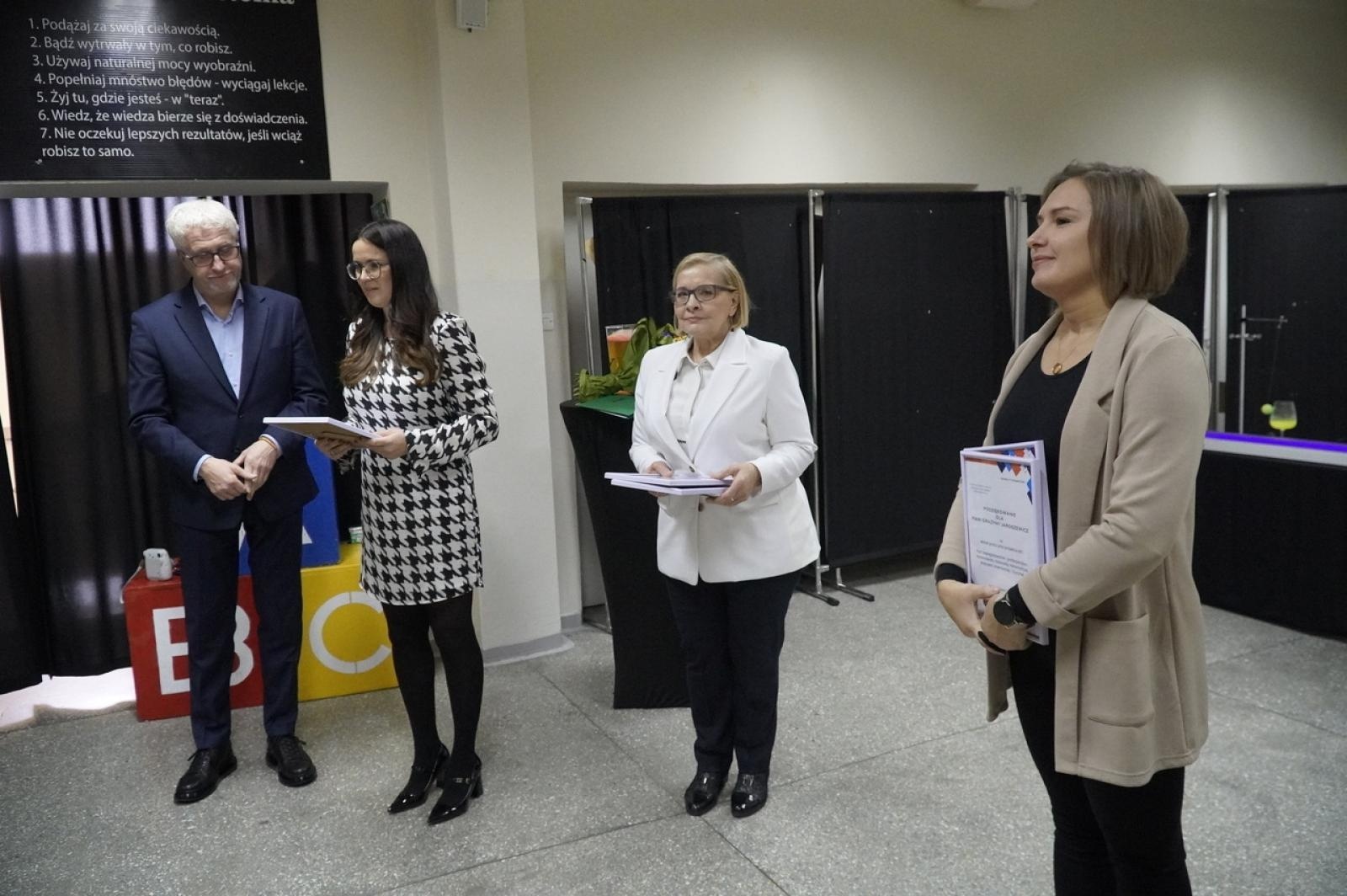 Zdjęcie w galerii na portalu naszraciborz.pl: Otwarcie Zielonej Pracowni w SP 1. Zielona wyspa Ostróg wiadomości z regionu