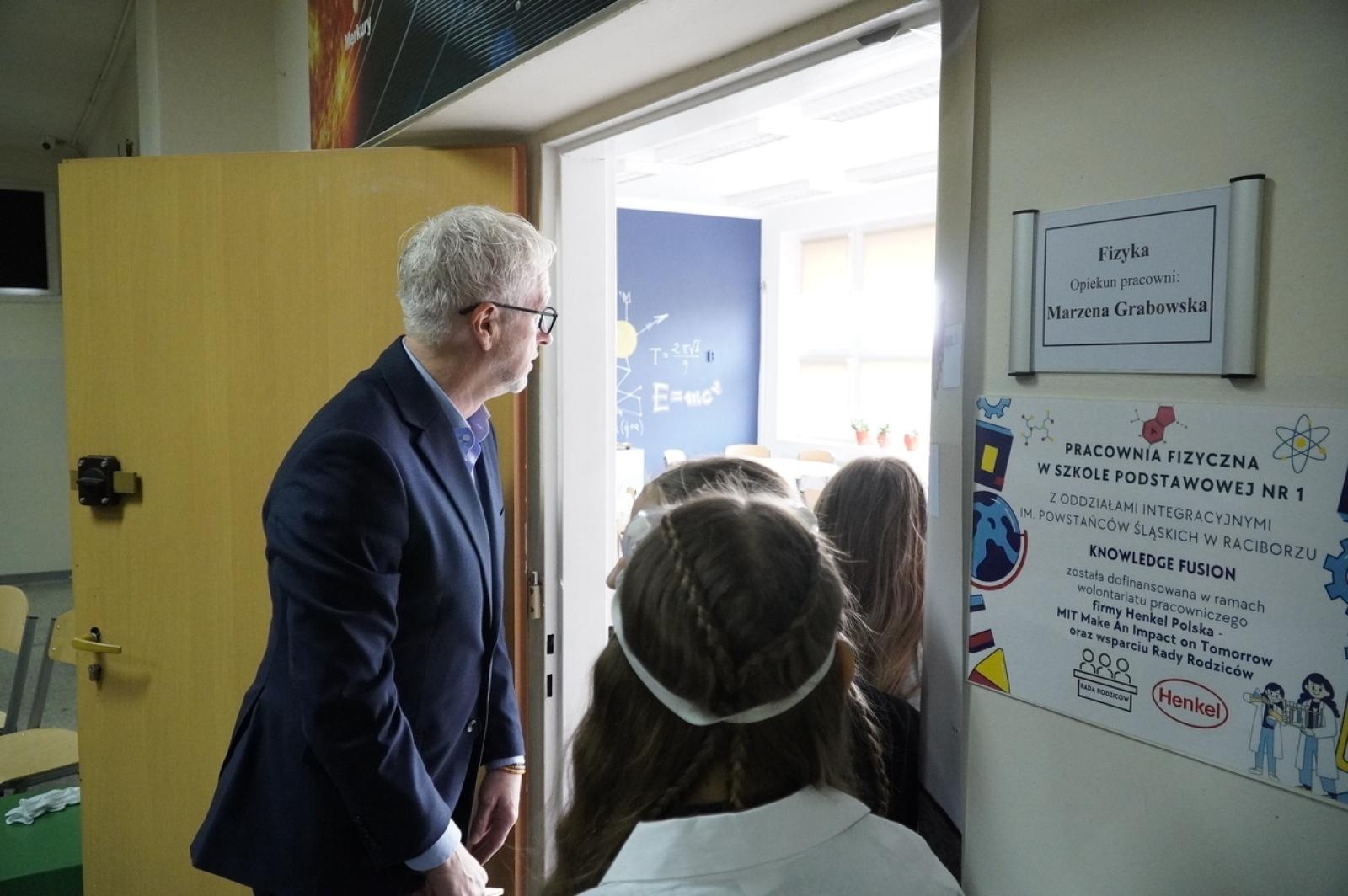 Zdjęcie w galerii na portalu naszraciborz.pl: Otwarcie Zielonej Pracowni w SP 1. Zielona wyspa Ostróg wiadomości z regionu