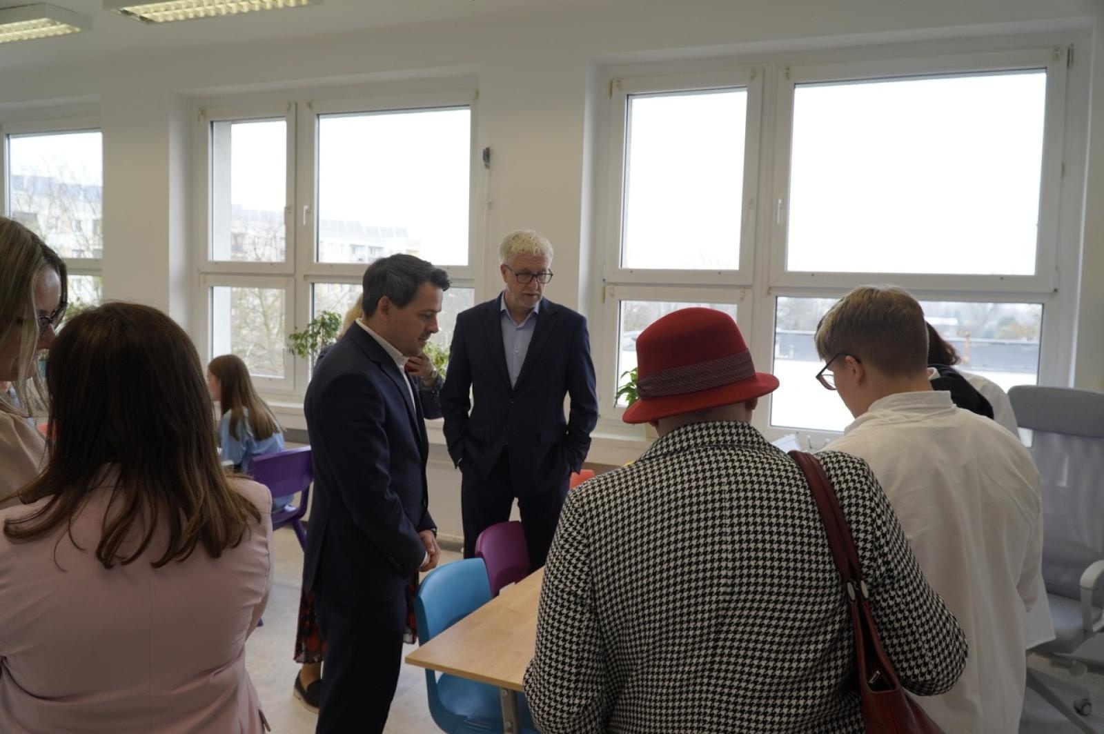 Zdjęcie w galerii na portalu naszraciborz.pl: Otwarcie Zielonej Pracowni w SP 1. Zielona wyspa Ostróg wiadomości z regionu