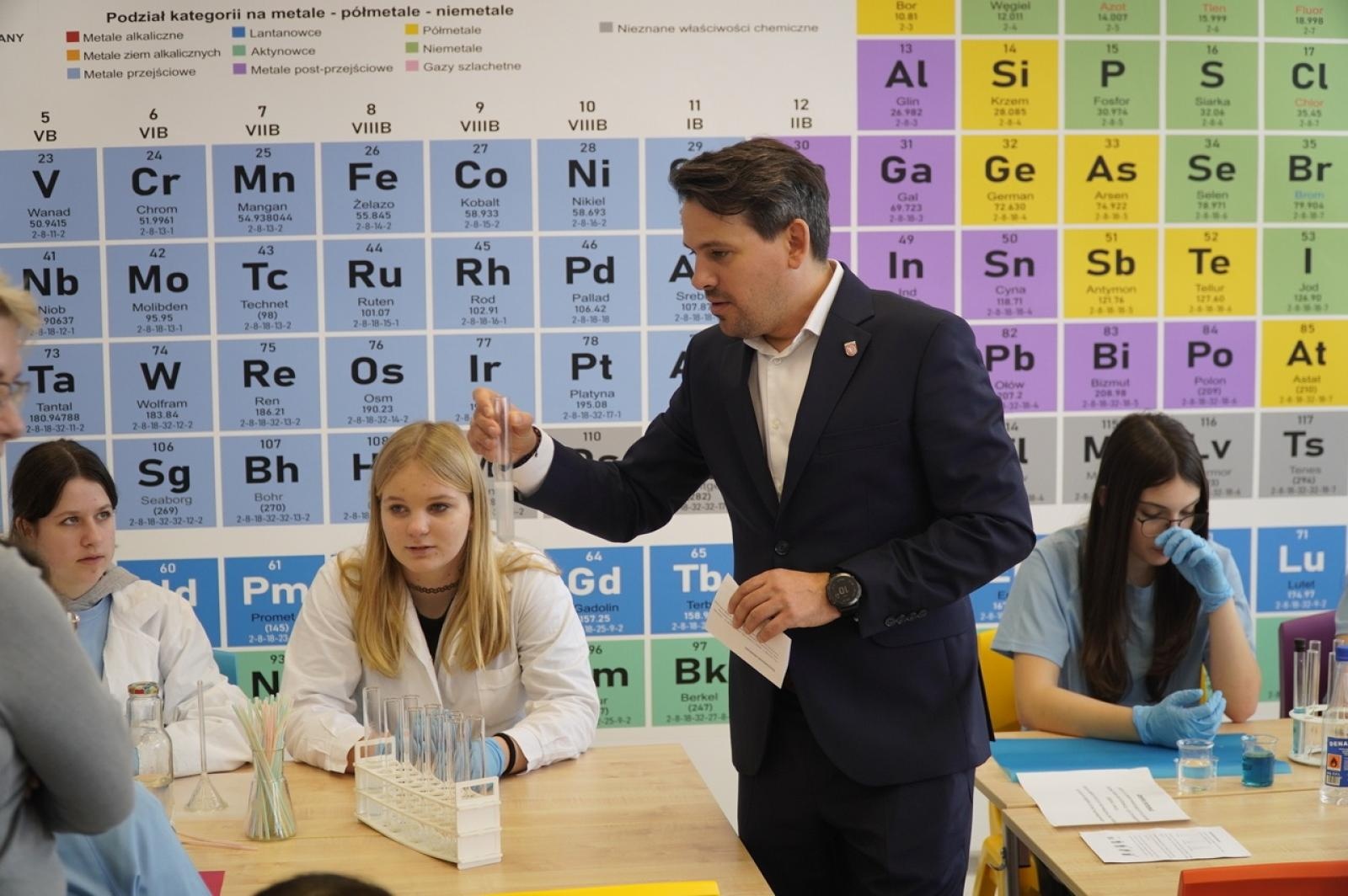 Zdjęcie w galerii na portalu naszraciborz.pl: Otwarcie Zielonej Pracowni w SP 1. Zielona wyspa Ostróg wiadomości z regionu