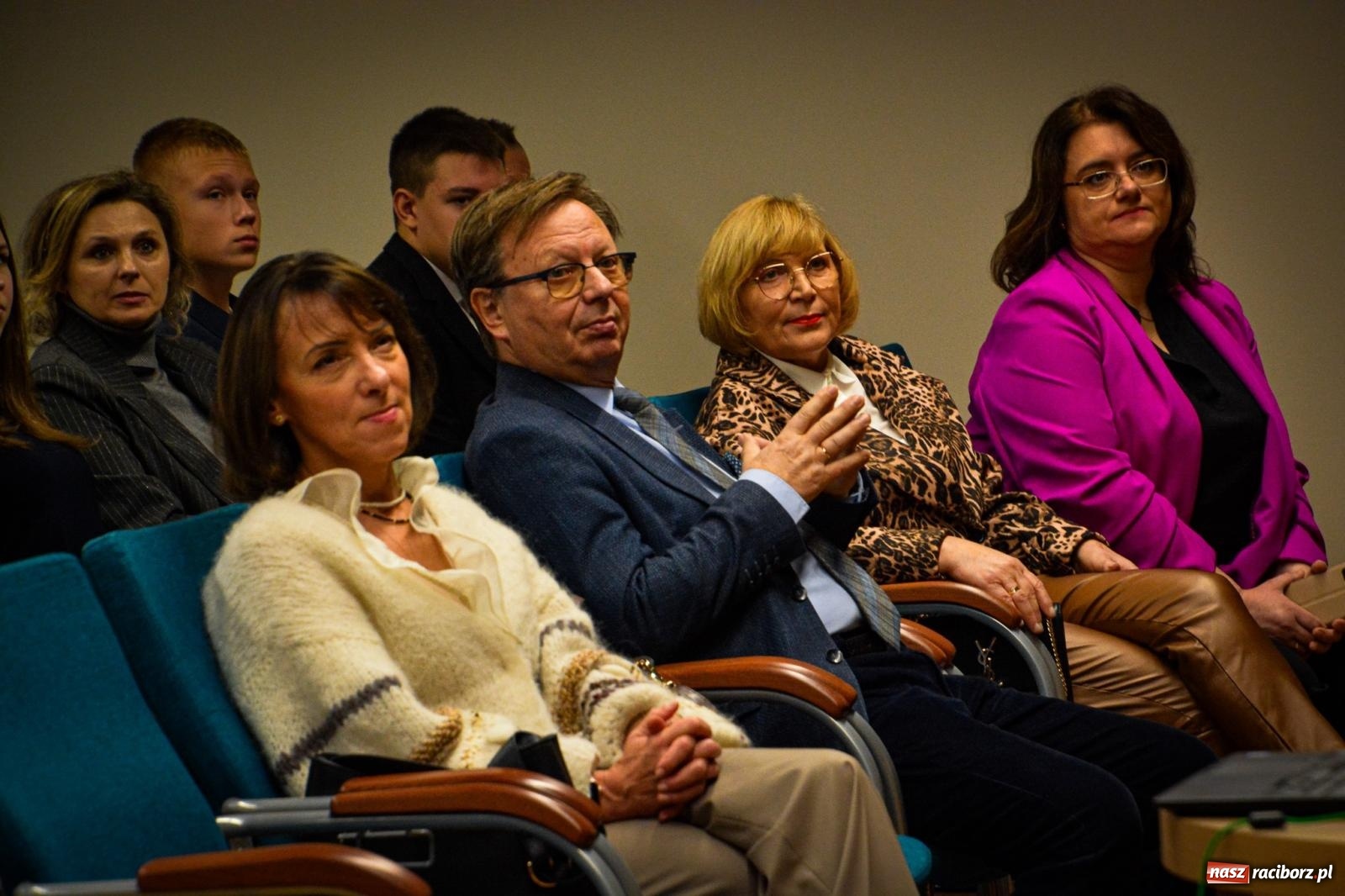 Zdjęcie w galerii na portalu naszraciborz.pl: Stypendyści premiera odebrali w Raciborzu dyplomy wiadomości z regionu