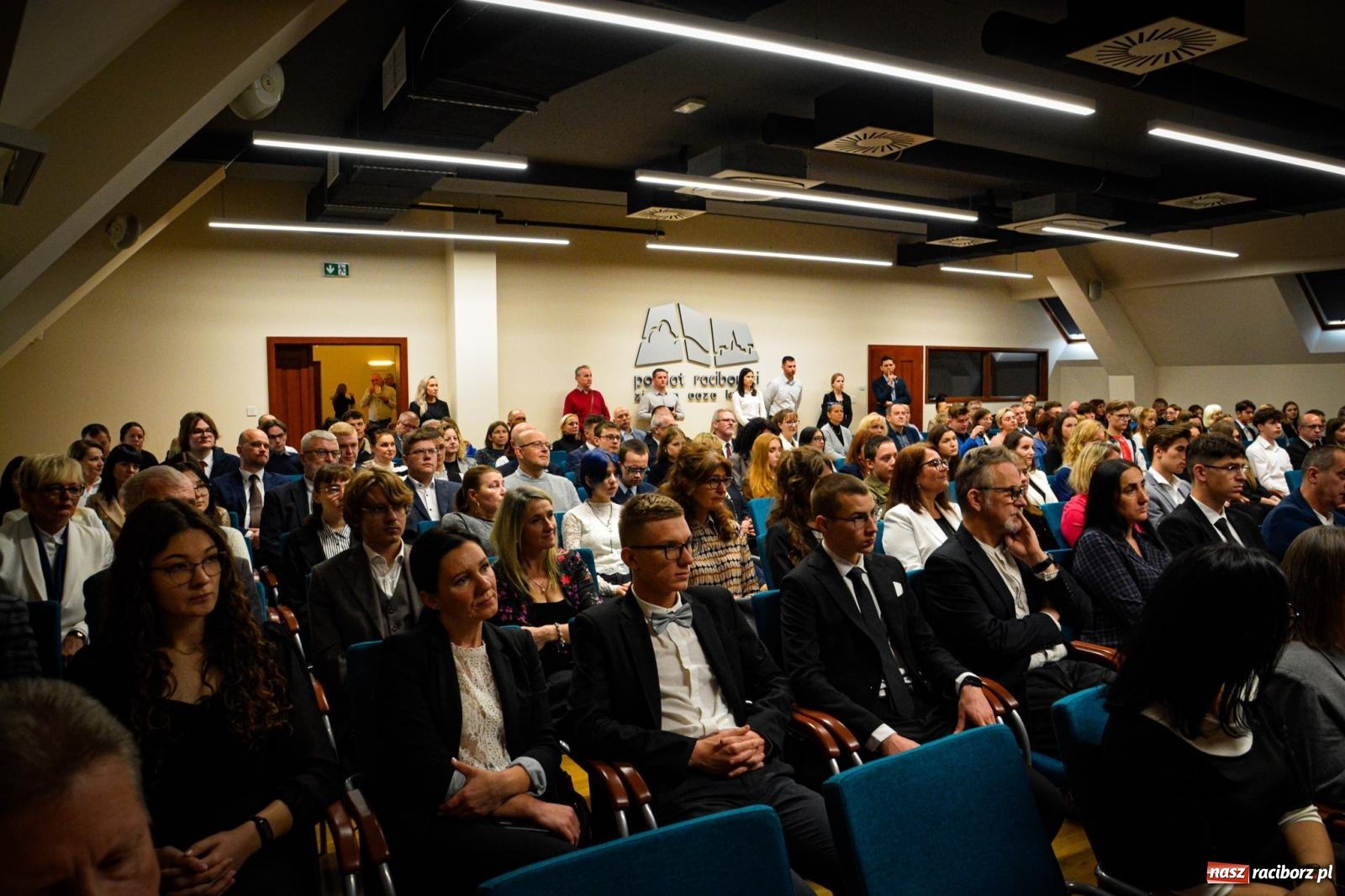 Zdjęcie w galerii na portalu naszraciborz.pl: Stypendyści premiera odebrali w Raciborzu dyplomy wiadomości z regionu