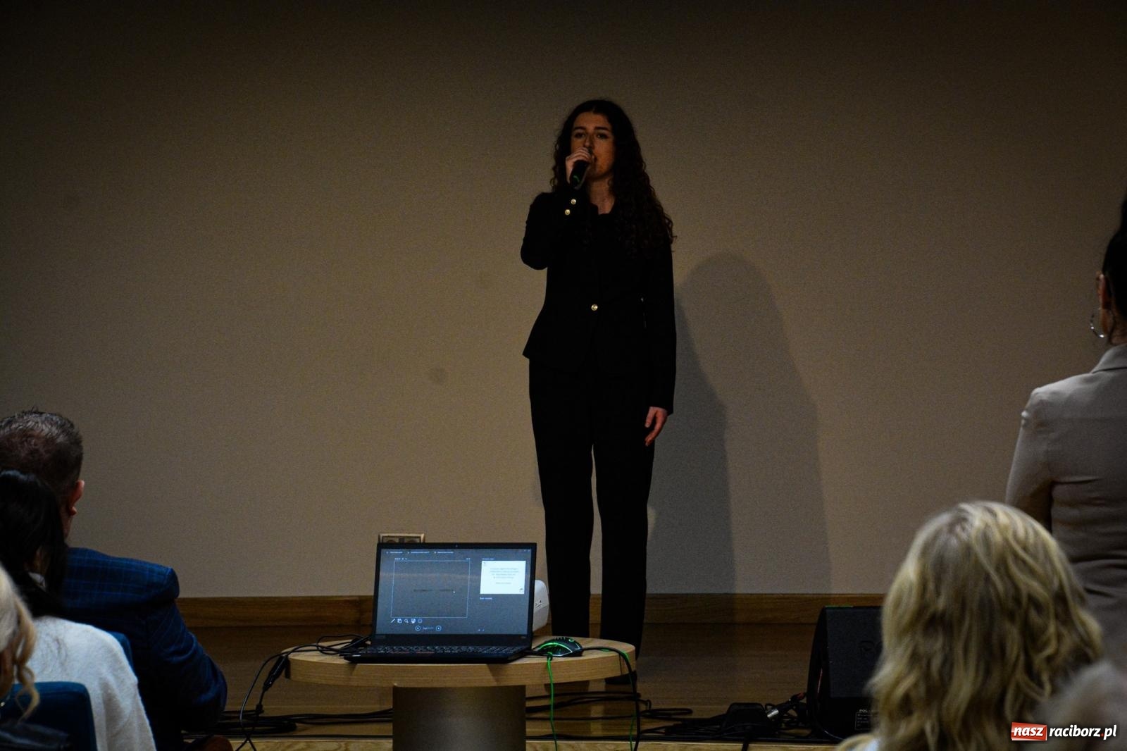 Zdjęcie w galerii na portalu naszraciborz.pl: Stypendyści premiera odebrali w Raciborzu dyplomy wiadomości z regionu