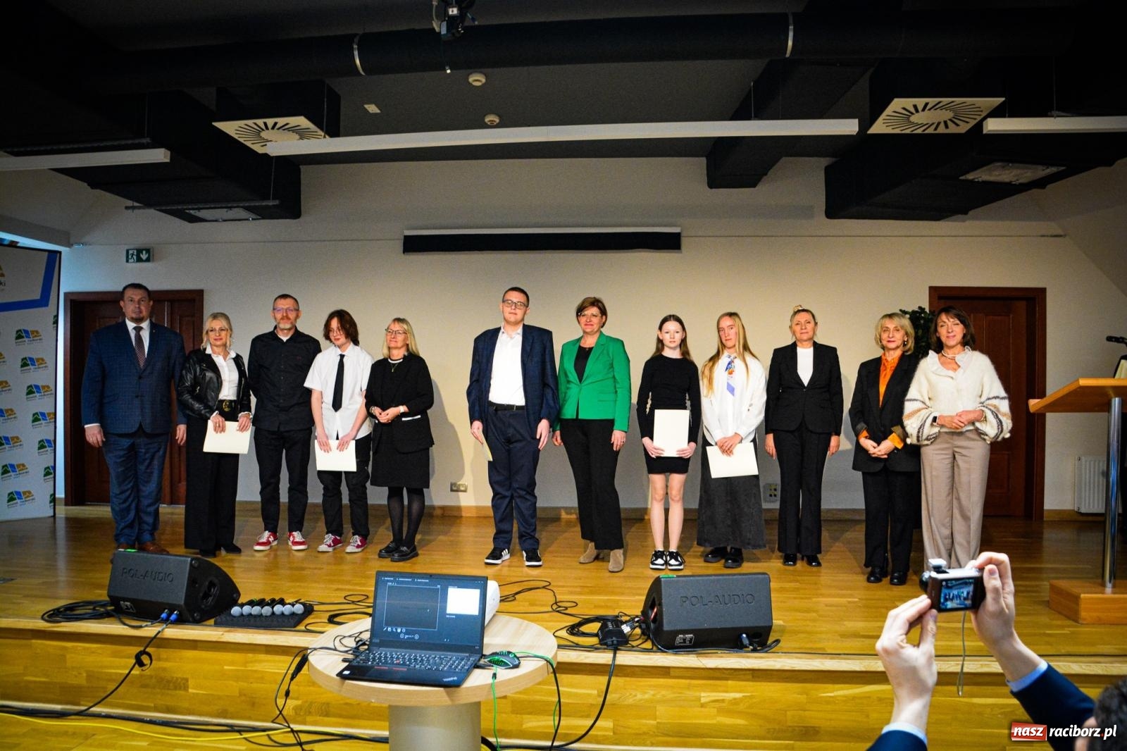 Zdjęcie w galerii na portalu naszraciborz.pl: Stypendyści premiera odebrali w Raciborzu dyplomy wiadomości z regionu