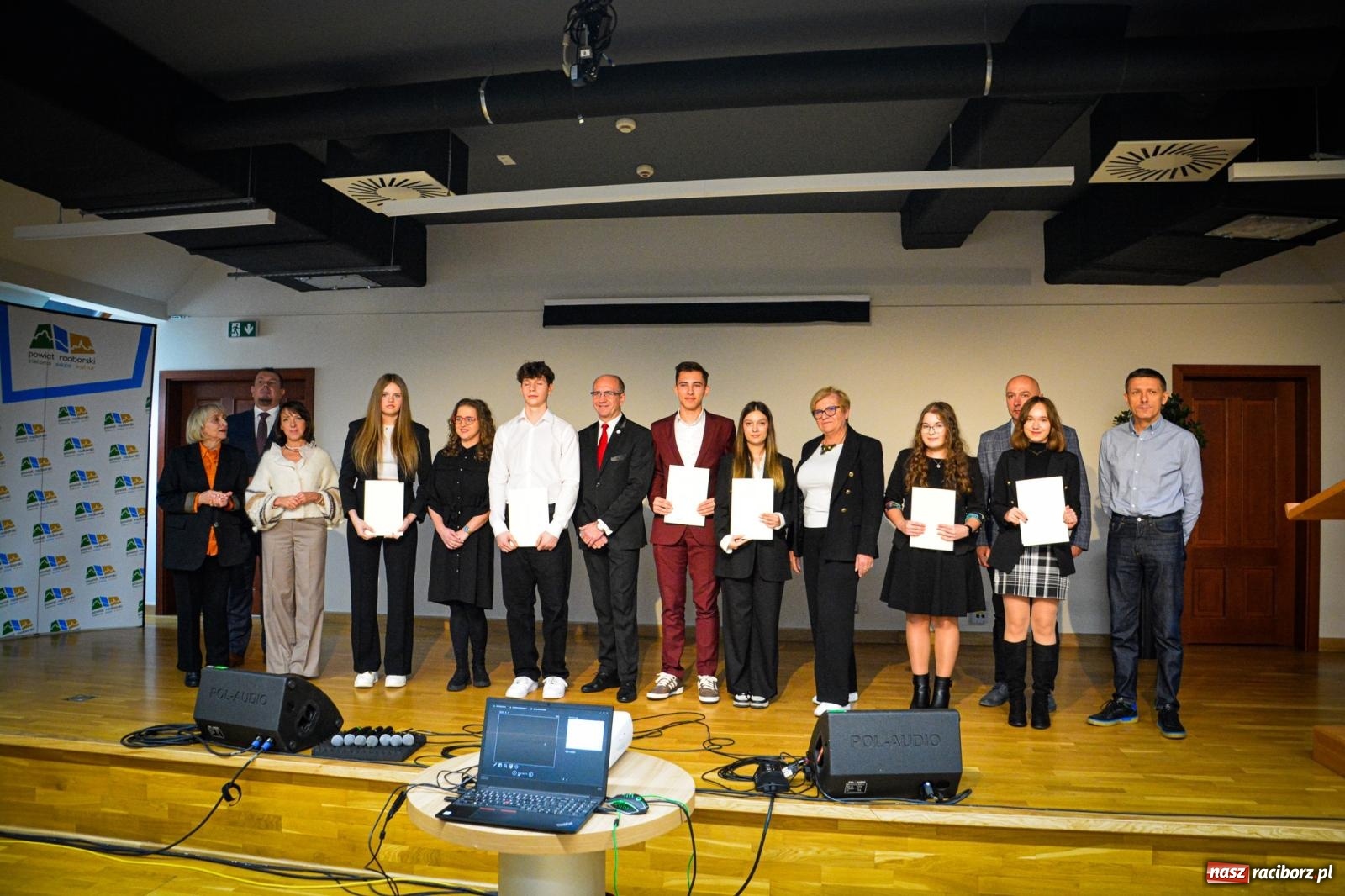 Zdjęcie w galerii na portalu naszraciborz.pl: Stypendyści premiera odebrali w Raciborzu dyplomy wiadomości z regionu
