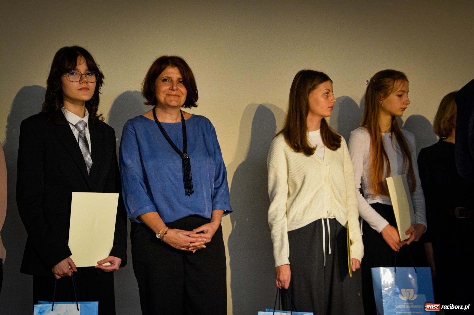 Zdjęcie w galerii na portalu naszraciborz.pl: Stypendyści premiera odebrali w Raciborzu dyplomy wiadomości z regionu