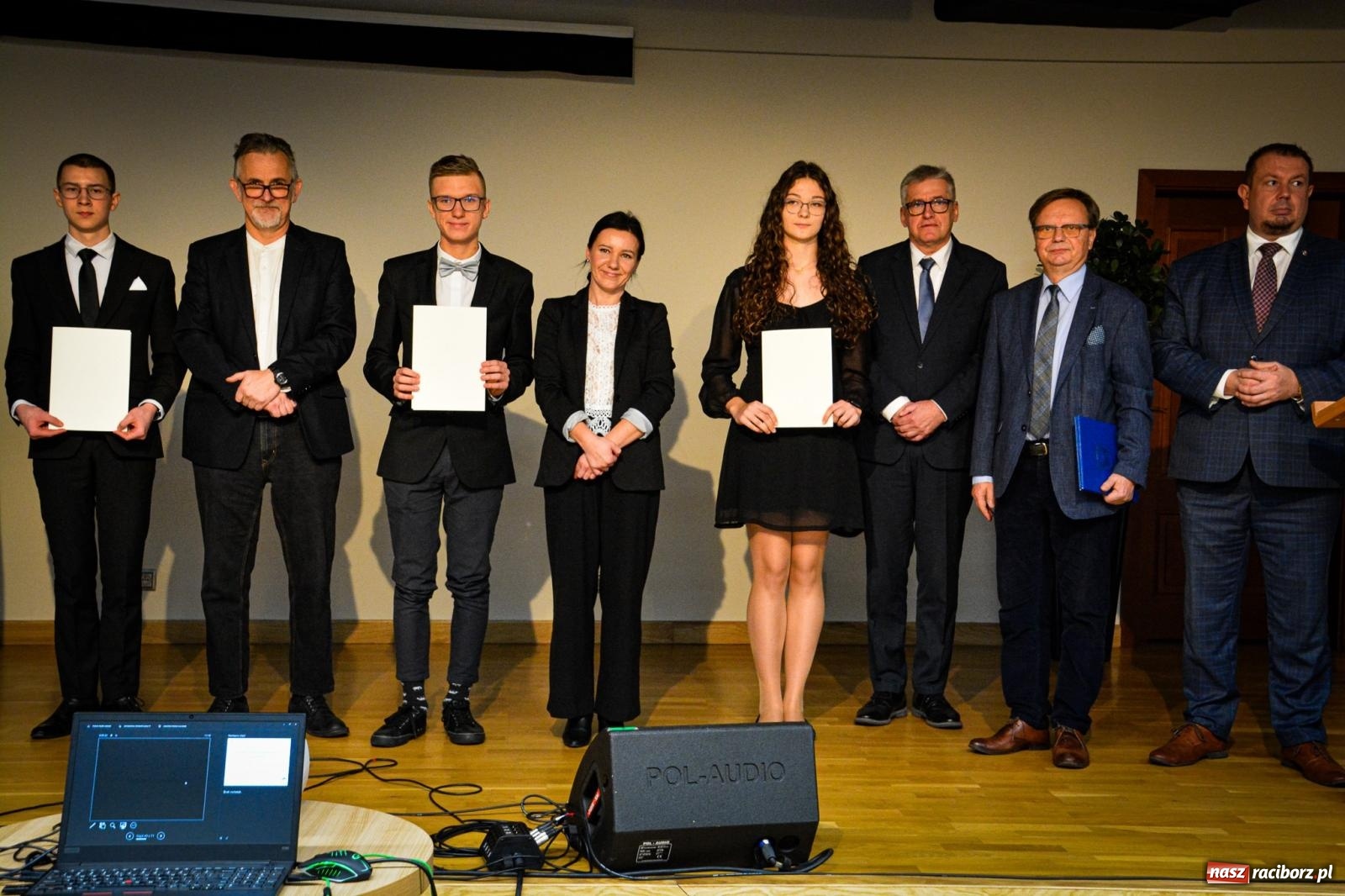 Zdjęcie w galerii na portalu naszraciborz.pl: Stypendyści premiera odebrali w Raciborzu dyplomy wiadomości z regionu