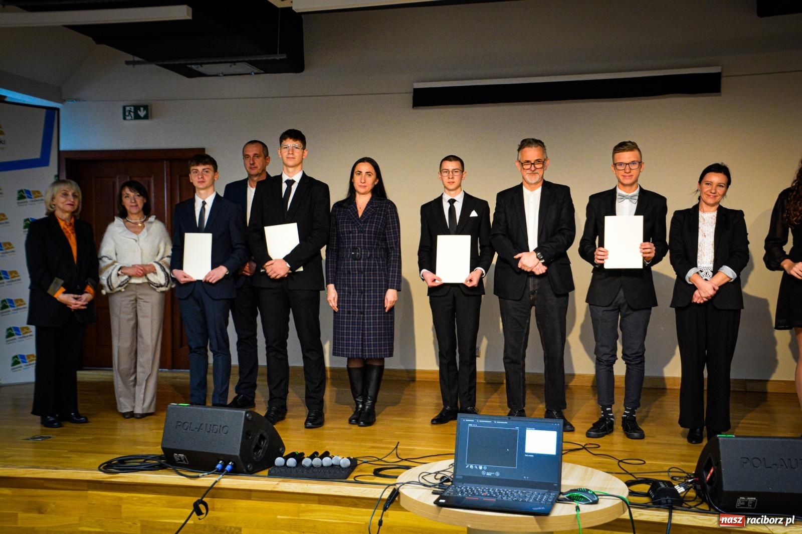 Zdjęcie w galerii na portalu naszraciborz.pl: Stypendyści premiera odebrali w Raciborzu dyplomy wiadomości z regionu