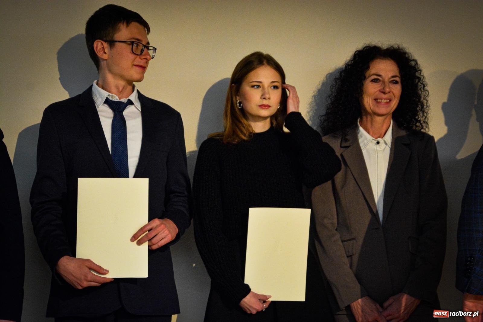 Zdjęcie w galerii na portalu naszraciborz.pl: Stypendyści premiera odebrali w Raciborzu dyplomy wiadomości z regionu
