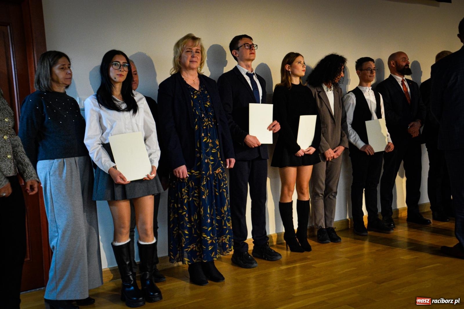 Zdjęcie w galerii na portalu naszraciborz.pl: Stypendyści premiera odebrali w Raciborzu dyplomy wiadomości z regionu