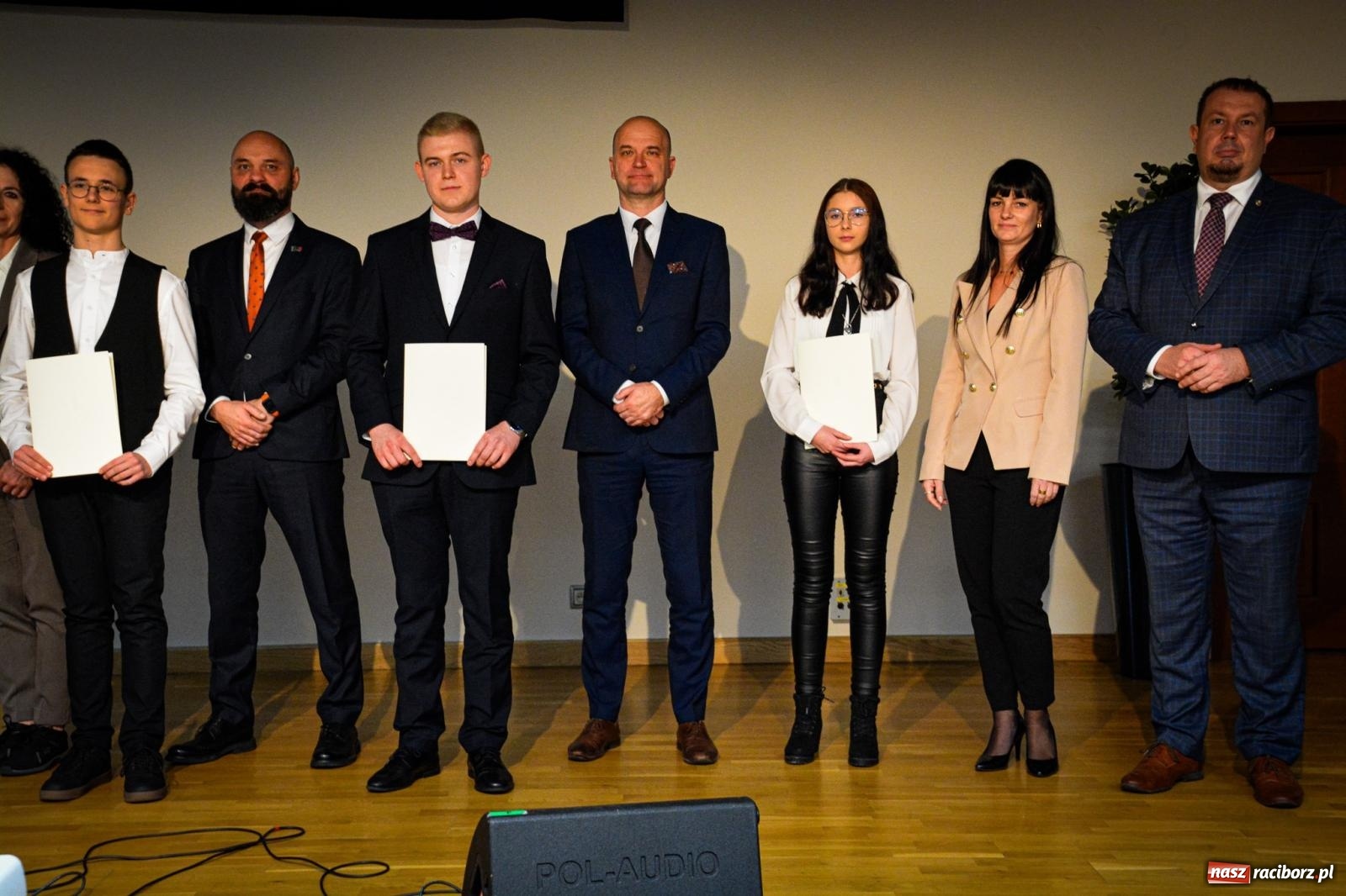 Zdjęcie w galerii na portalu naszraciborz.pl: Stypendyści premiera odebrali w Raciborzu dyplomy wiadomości z regionu