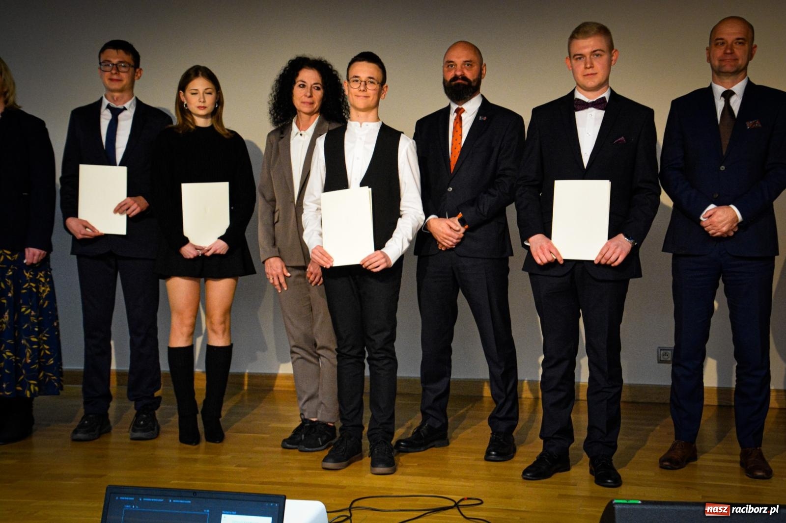 Zdjęcie w galerii na portalu naszraciborz.pl: Stypendyści premiera odebrali w Raciborzu dyplomy wiadomości z regionu