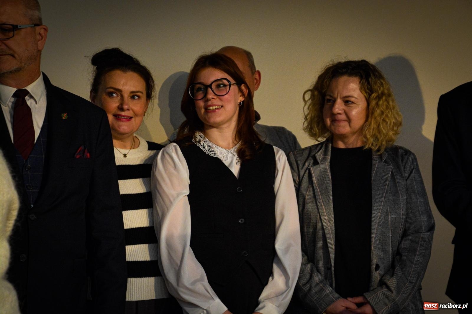 Zdjęcie w galerii na portalu naszraciborz.pl: Stypendyści premiera odebrali w Raciborzu dyplomy wiadomości z regionu