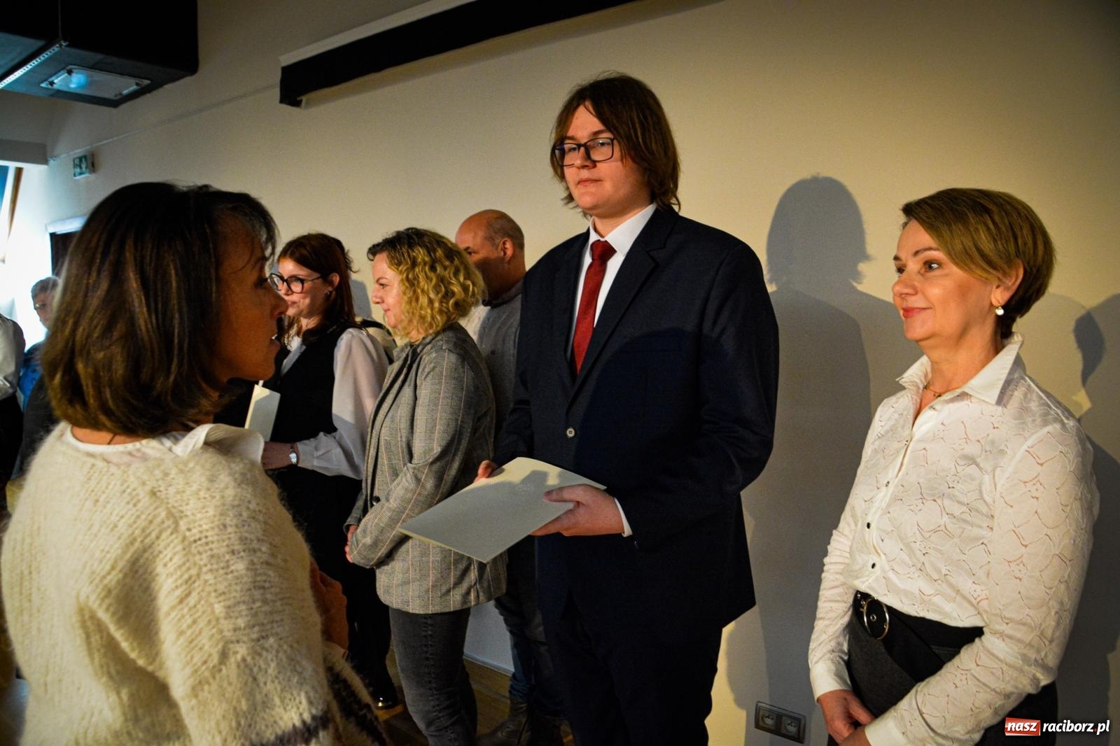 Zdjęcie w galerii na portalu naszraciborz.pl: Stypendyści premiera odebrali w Raciborzu dyplomy wiadomości z regionu