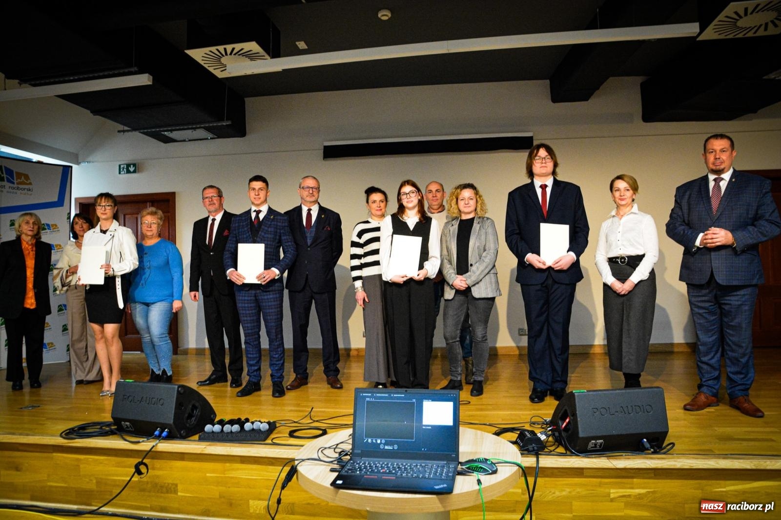 Zdjęcie w galerii na portalu naszraciborz.pl: Stypendyści premiera odebrali w Raciborzu dyplomy wiadomości z regionu