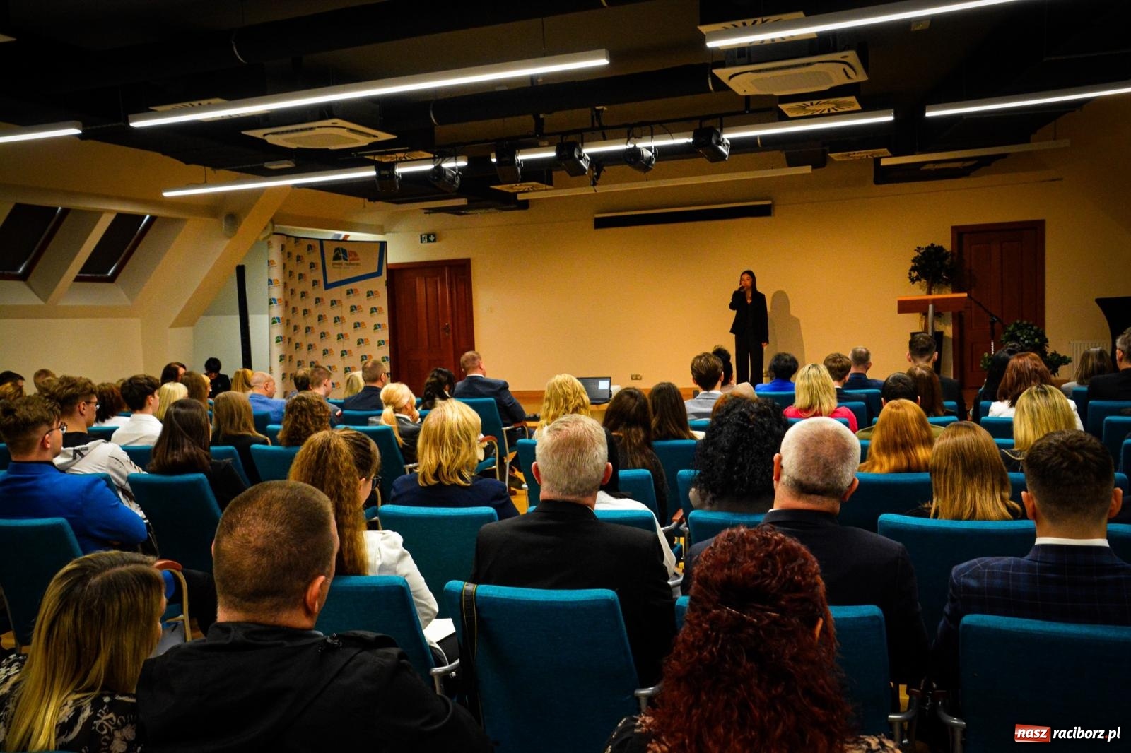 Zdjęcie w galerii na portalu naszraciborz.pl: Stypendyści premiera odebrali w Raciborzu dyplomy wiadomości z regionu