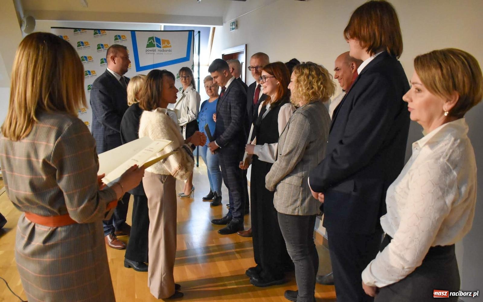 Zdjęcie w galerii na portalu naszraciborz.pl: Stypendyści premiera odebrali w Raciborzu dyplomy wiadomości z regionu