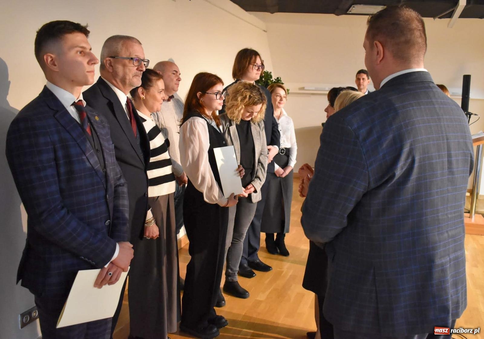 Zdjęcie w galerii na portalu naszraciborz.pl: Stypendyści premiera odebrali w Raciborzu dyplomy wiadomości z regionu