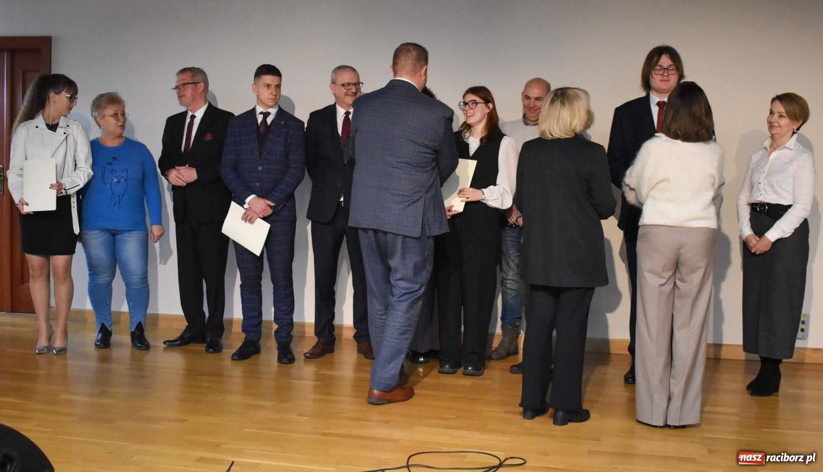 Zdjęcie w galerii na portalu naszraciborz.pl: Stypendyści premiera odebrali w Raciborzu dyplomy wiadomości z regionu