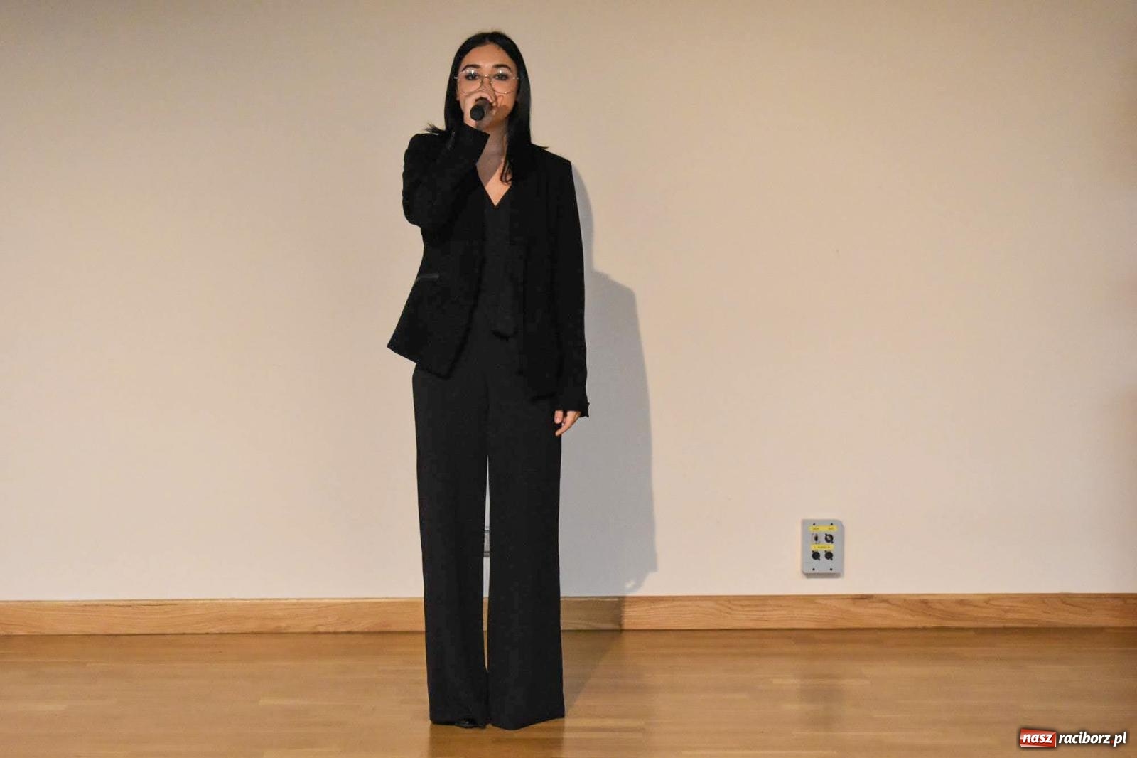 Zdjęcie w galerii na portalu naszraciborz.pl: Stypendyści premiera odebrali w Raciborzu dyplomy wiadomości z regionu