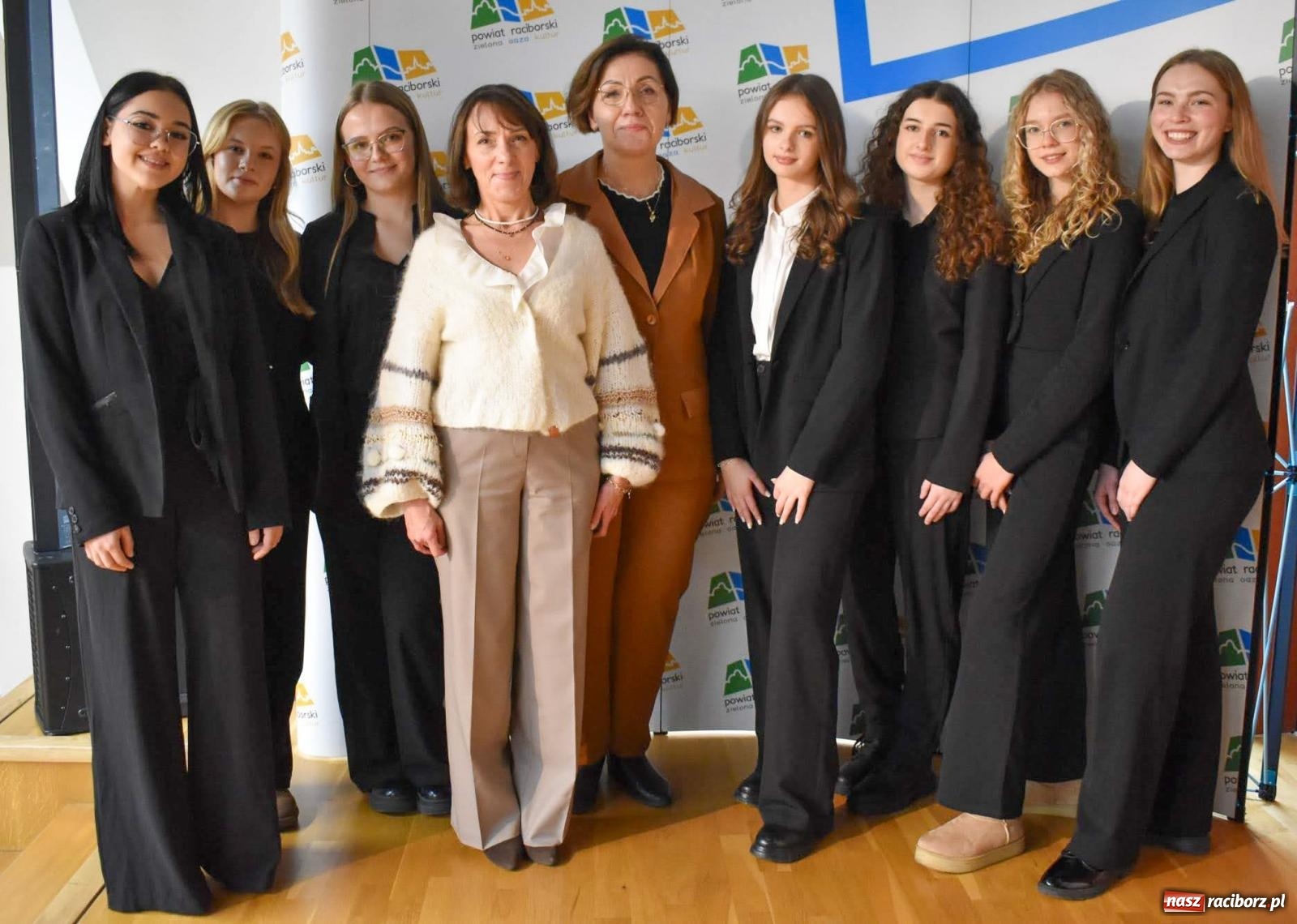 Zdjęcie w galerii na portalu naszraciborz.pl: Stypendyści premiera odebrali w Raciborzu dyplomy wiadomości z regionu