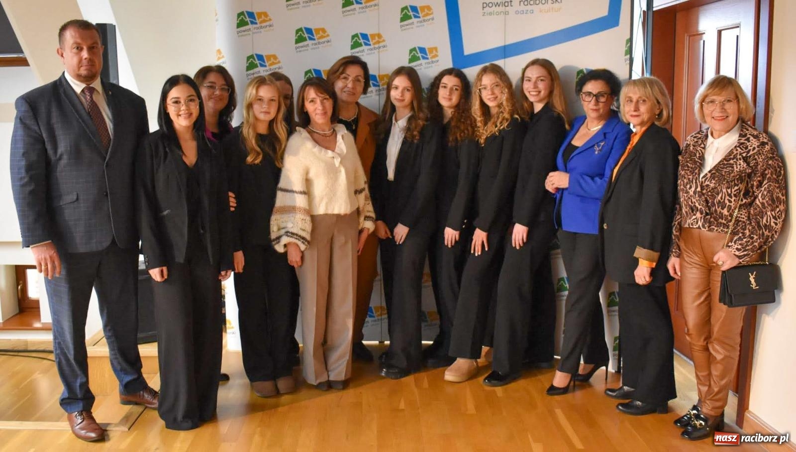 Zdjęcie w galerii na portalu naszraciborz.pl: Stypendyści premiera odebrali w Raciborzu dyplomy wiadomości z regionu