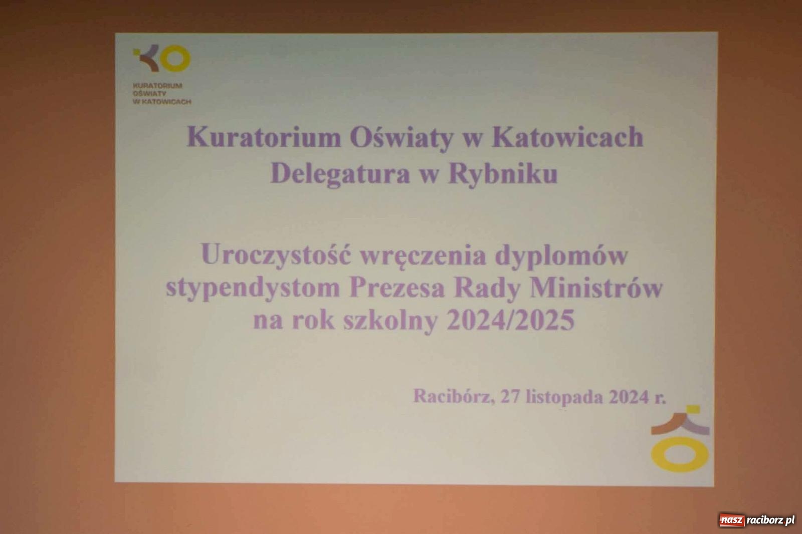Zdjęcie w galerii na portalu naszraciborz.pl: Stypendyści premiera odebrali w Raciborzu dyplomy wiadomości z regionu