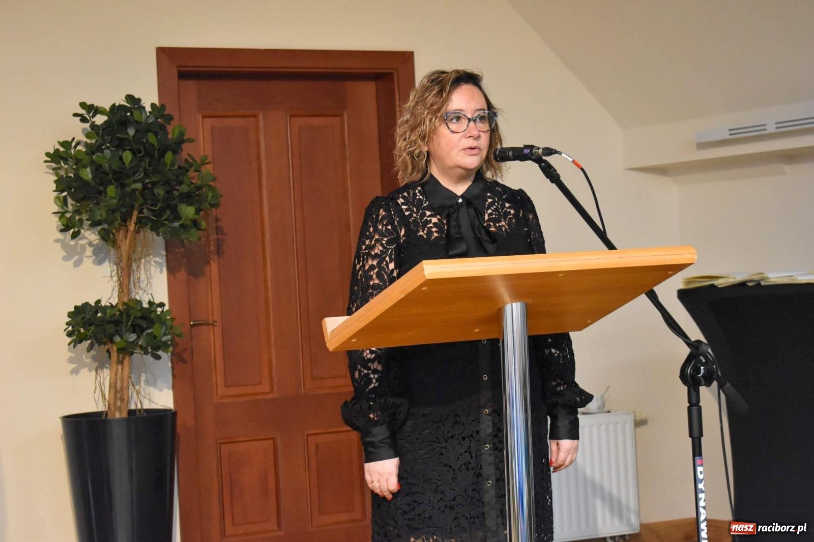 Zdjęcie w galerii na portalu naszraciborz.pl: Stypendyści premiera odebrali w Raciborzu dyplomy wiadomości z regionu