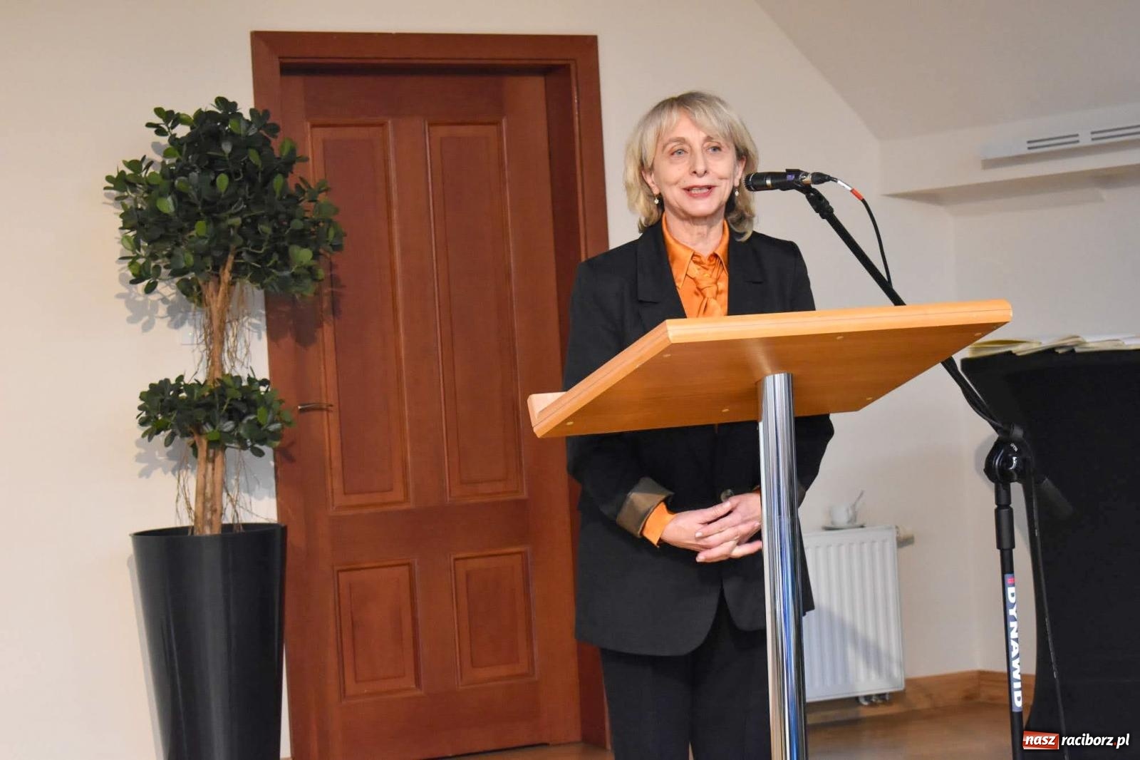 Zdjęcie w galerii na portalu naszraciborz.pl: Stypendyści premiera odebrali w Raciborzu dyplomy wiadomości z regionu