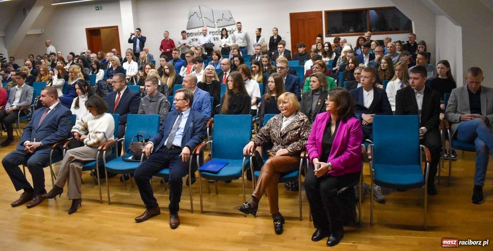 Zdjęcie w galerii na portalu naszraciborz.pl: Stypendyści premiera odebrali w Raciborzu dyplomy wiadomości z regionu