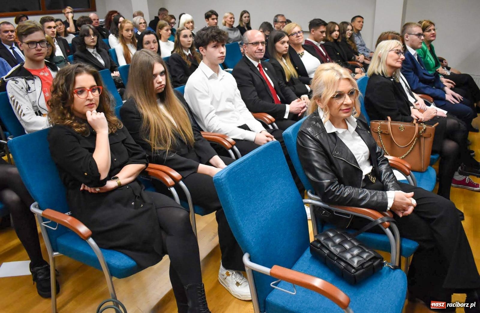 Zdjęcie w galerii na portalu naszraciborz.pl: Stypendyści premiera odebrali w Raciborzu dyplomy wiadomości z regionu