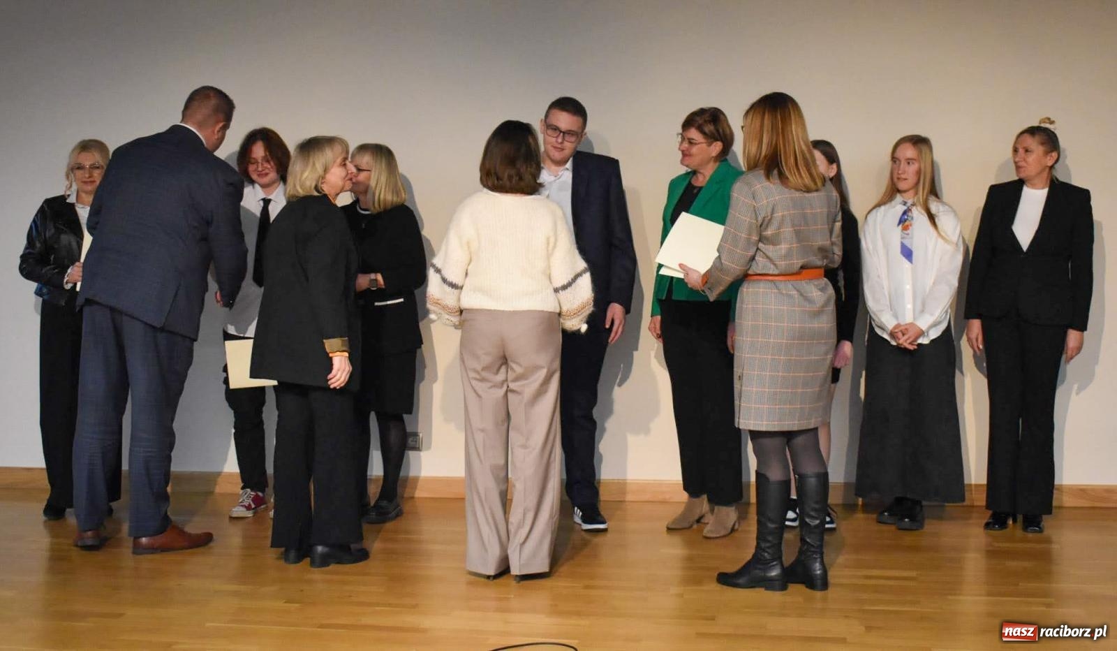 Zdjęcie w galerii na portalu naszraciborz.pl: Stypendyści premiera odebrali w Raciborzu dyplomy wiadomości z regionu