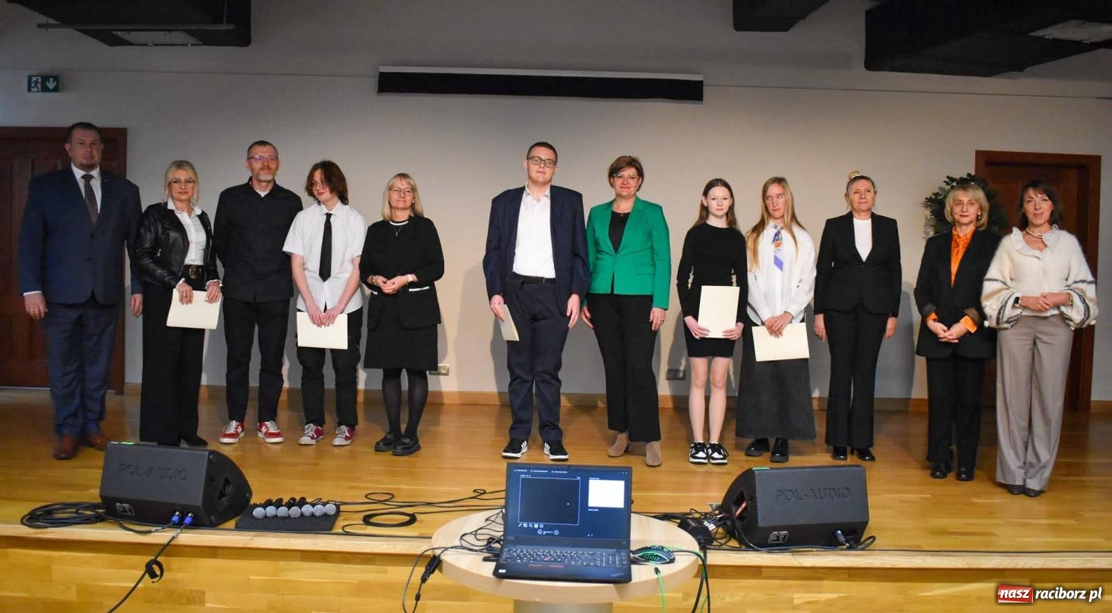 Zdjęcie w galerii na portalu naszraciborz.pl: Stypendyści premiera odebrali w Raciborzu dyplomy wiadomości z regionu