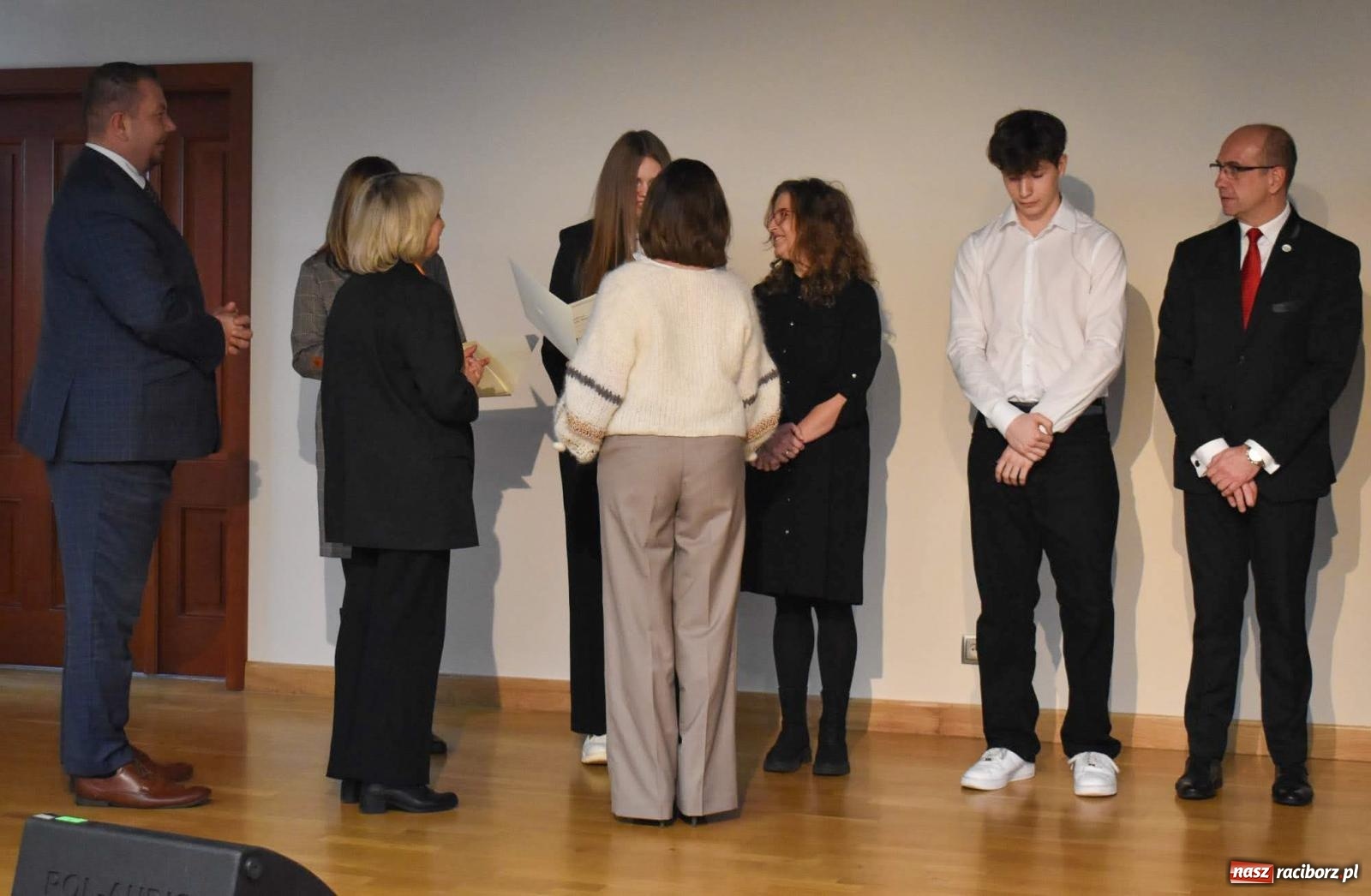 Zdjęcie w galerii na portalu naszraciborz.pl: Stypendyści premiera odebrali w Raciborzu dyplomy wiadomości z regionu