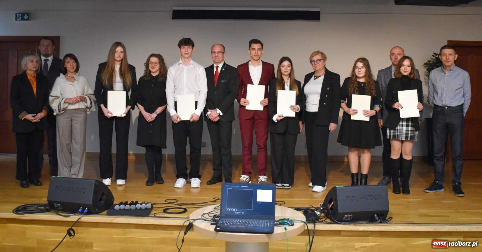 Zdjęcie w galerii na portalu naszraciborz.pl: Stypendyści premiera odebrali w Raciborzu dyplomy wiadomości z regionu