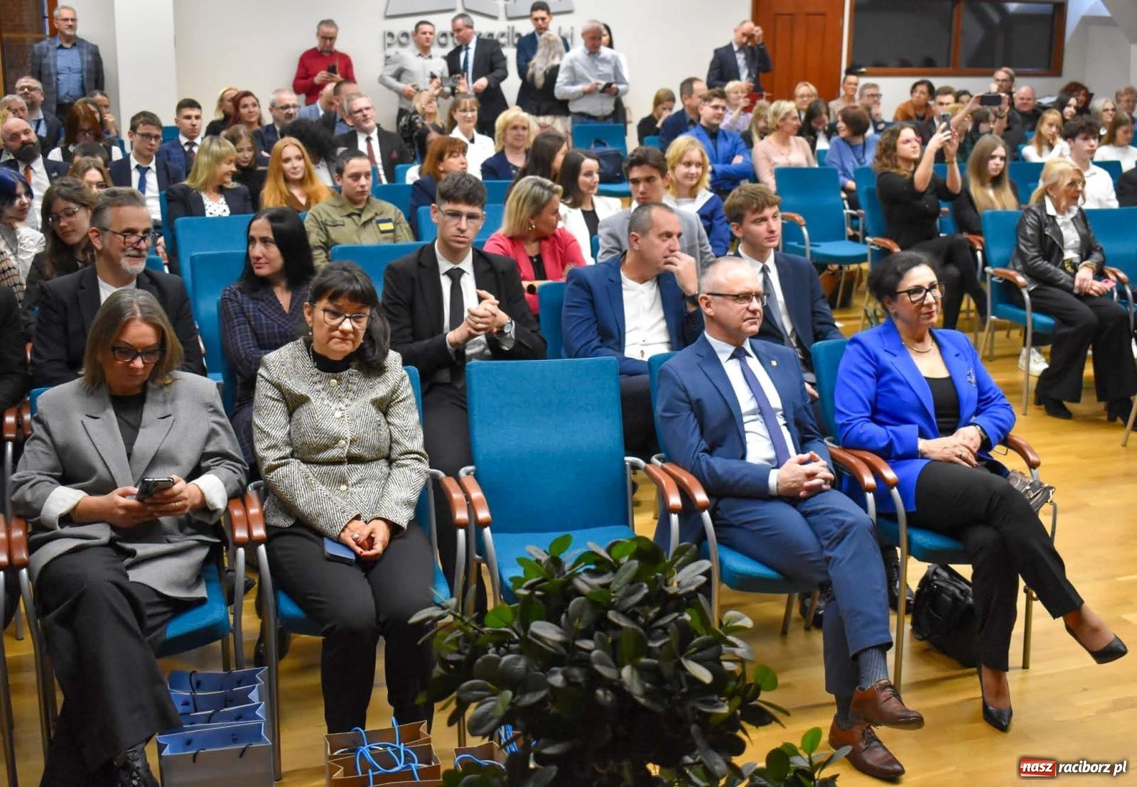 Zdjęcie w galerii na portalu naszraciborz.pl: Stypendyści premiera odebrali w Raciborzu dyplomy wiadomości z regionu