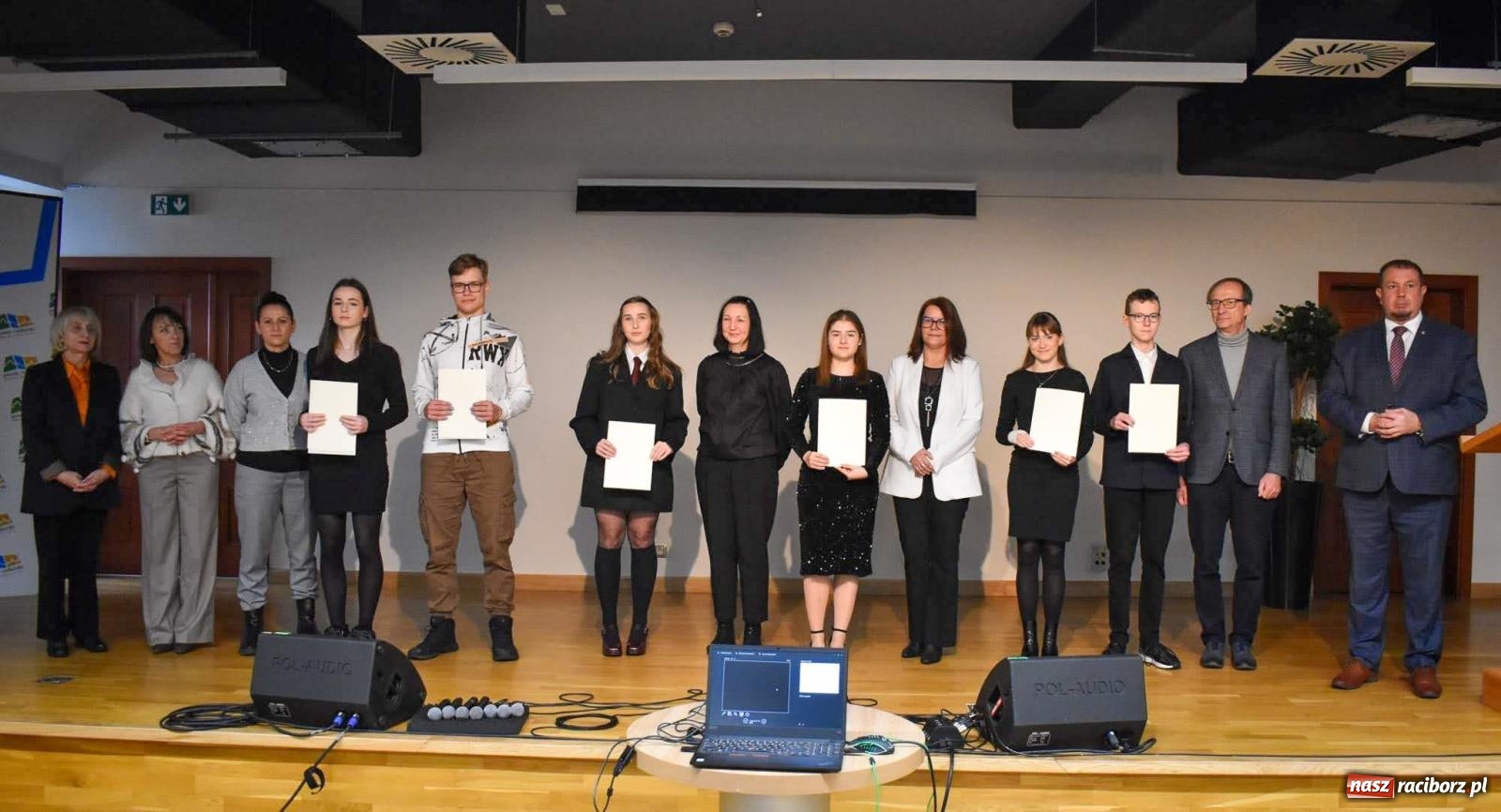 Zdjęcie w galerii na portalu naszraciborz.pl: Stypendyści premiera odebrali w Raciborzu dyplomy wiadomości z regionu
