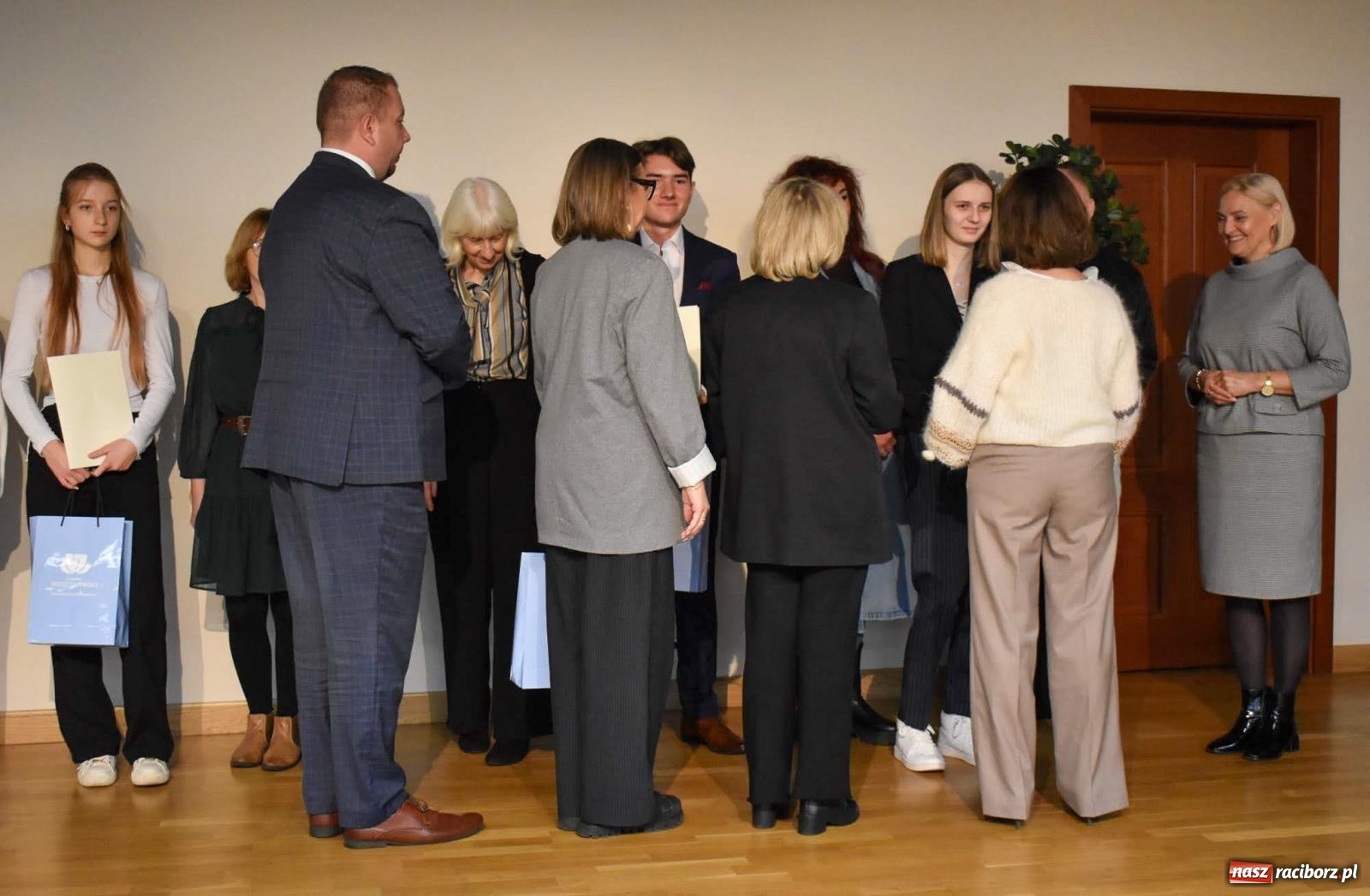 Zdjęcie w galerii na portalu naszraciborz.pl: Stypendyści premiera odebrali w Raciborzu dyplomy wiadomości z regionu