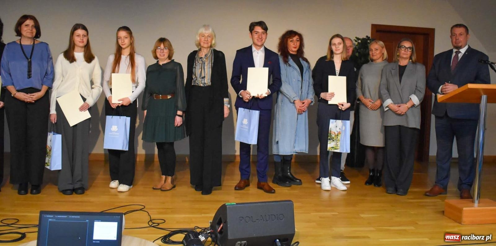 Zdjęcie w galerii na portalu naszraciborz.pl: Stypendyści premiera odebrali w Raciborzu dyplomy wiadomości z regionu