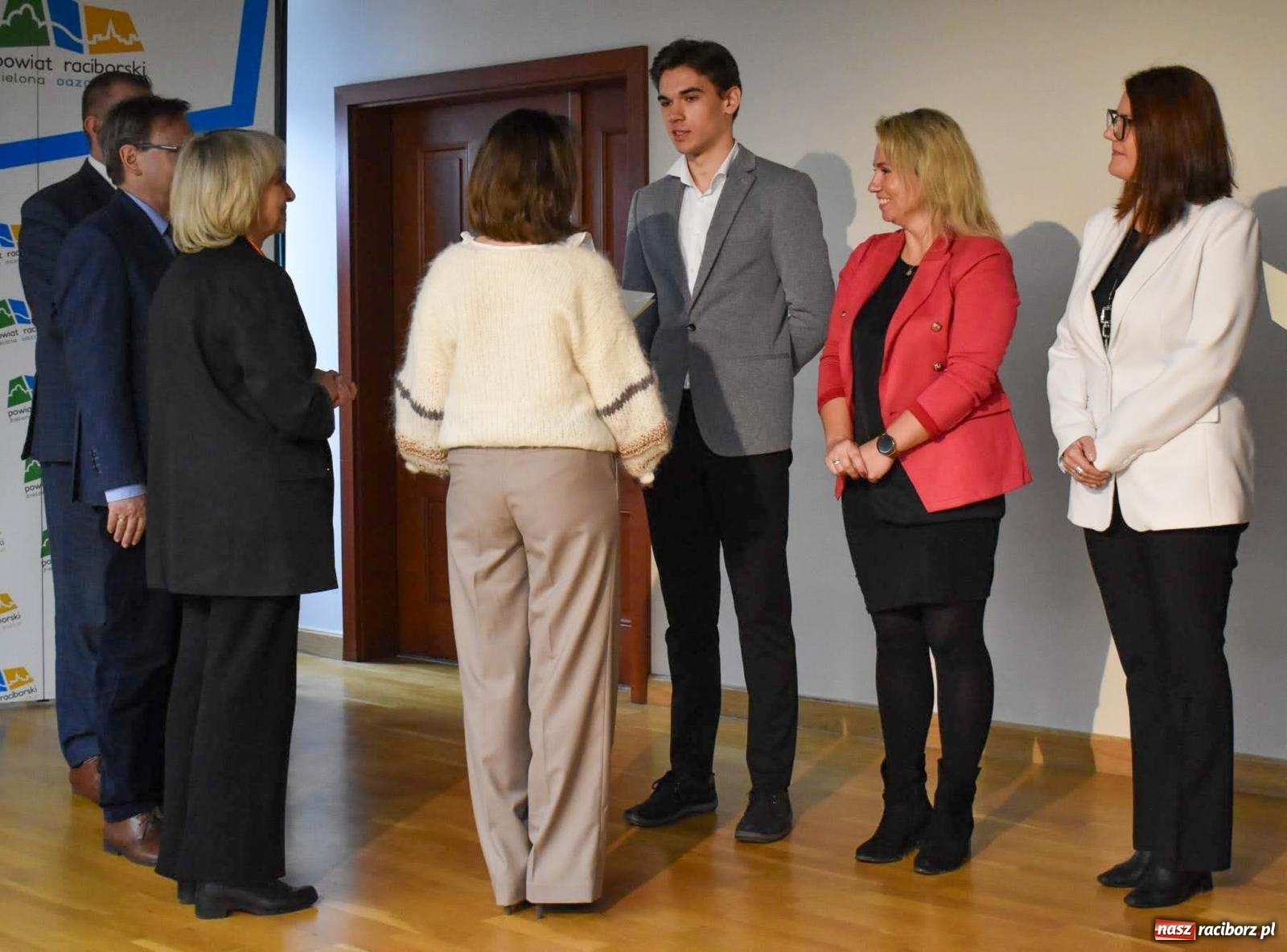 Zdjęcie w galerii na portalu naszraciborz.pl: Stypendyści premiera odebrali w Raciborzu dyplomy wiadomości z regionu