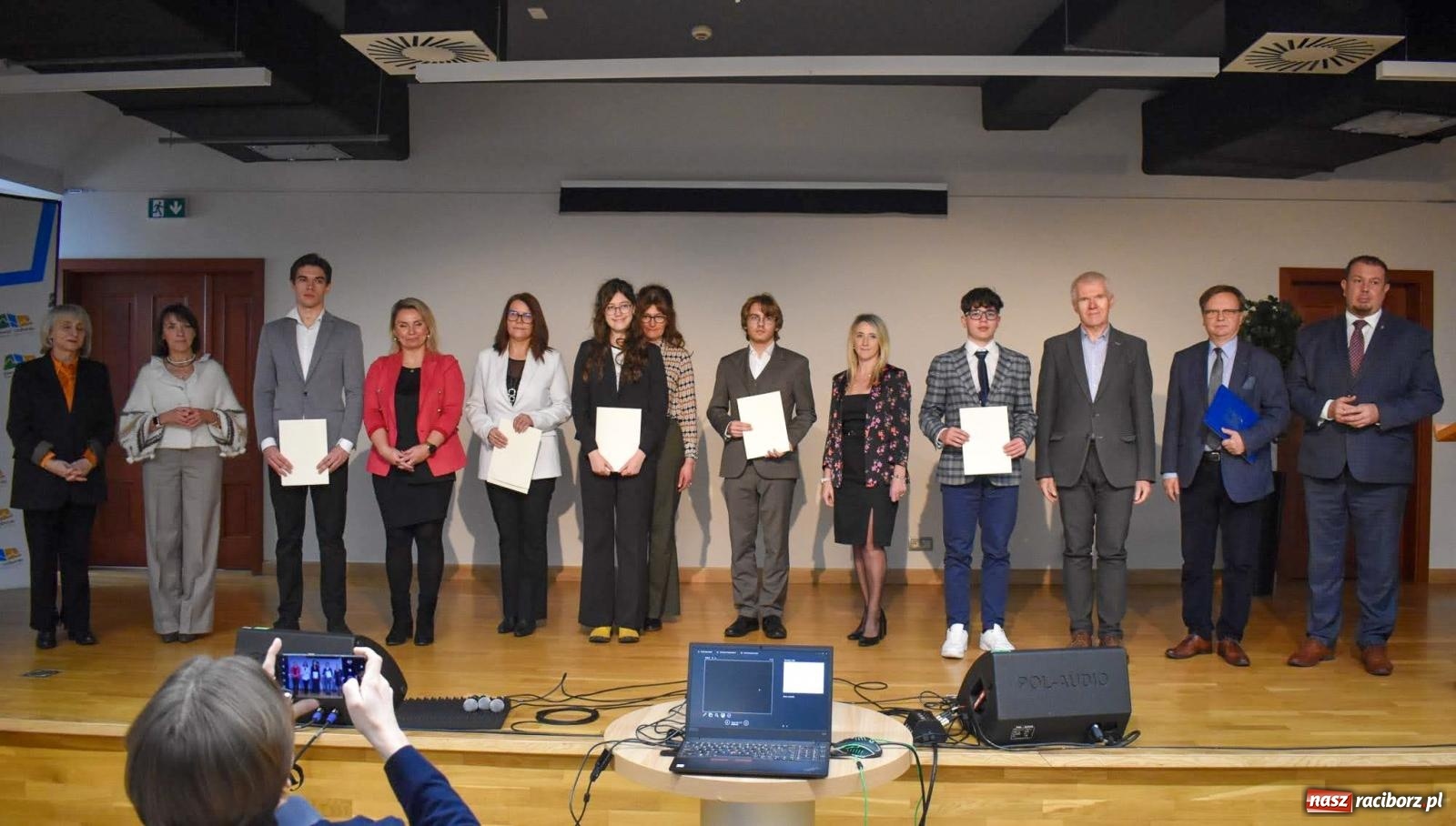 Zdjęcie w galerii na portalu naszraciborz.pl: Stypendyści premiera odebrali w Raciborzu dyplomy wiadomości z regionu