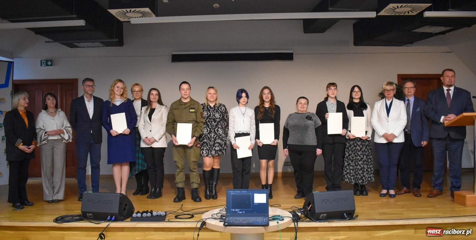 Zdjęcie w galerii na portalu naszraciborz.pl: Stypendyści premiera odebrali w Raciborzu dyplomy wiadomości z regionu